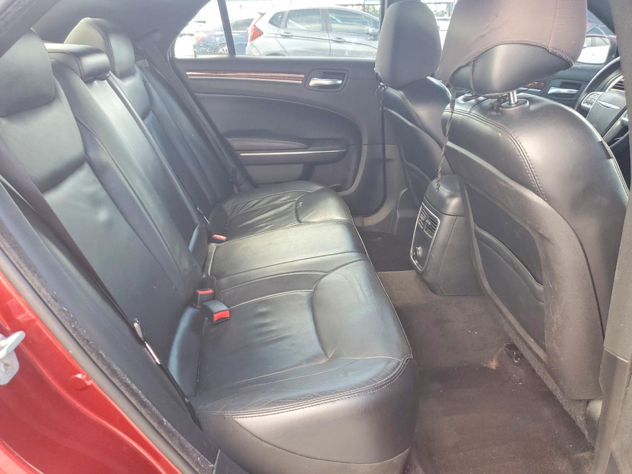2014 Chrysler 300 Red vin: 2C3CCAAG6EH378501