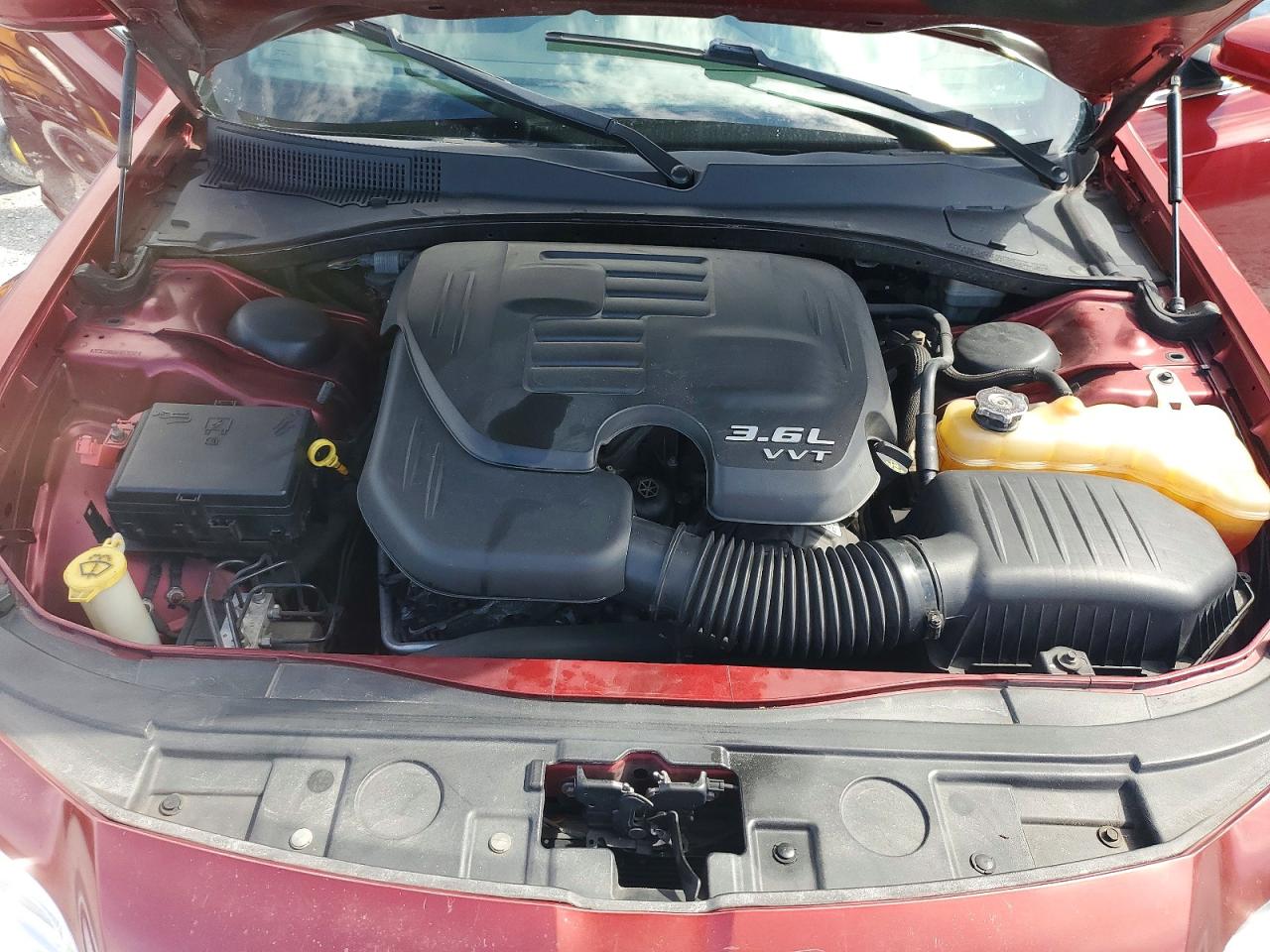 2014 Chrysler 300 Red vin: 2C3CCAAG6EH378501