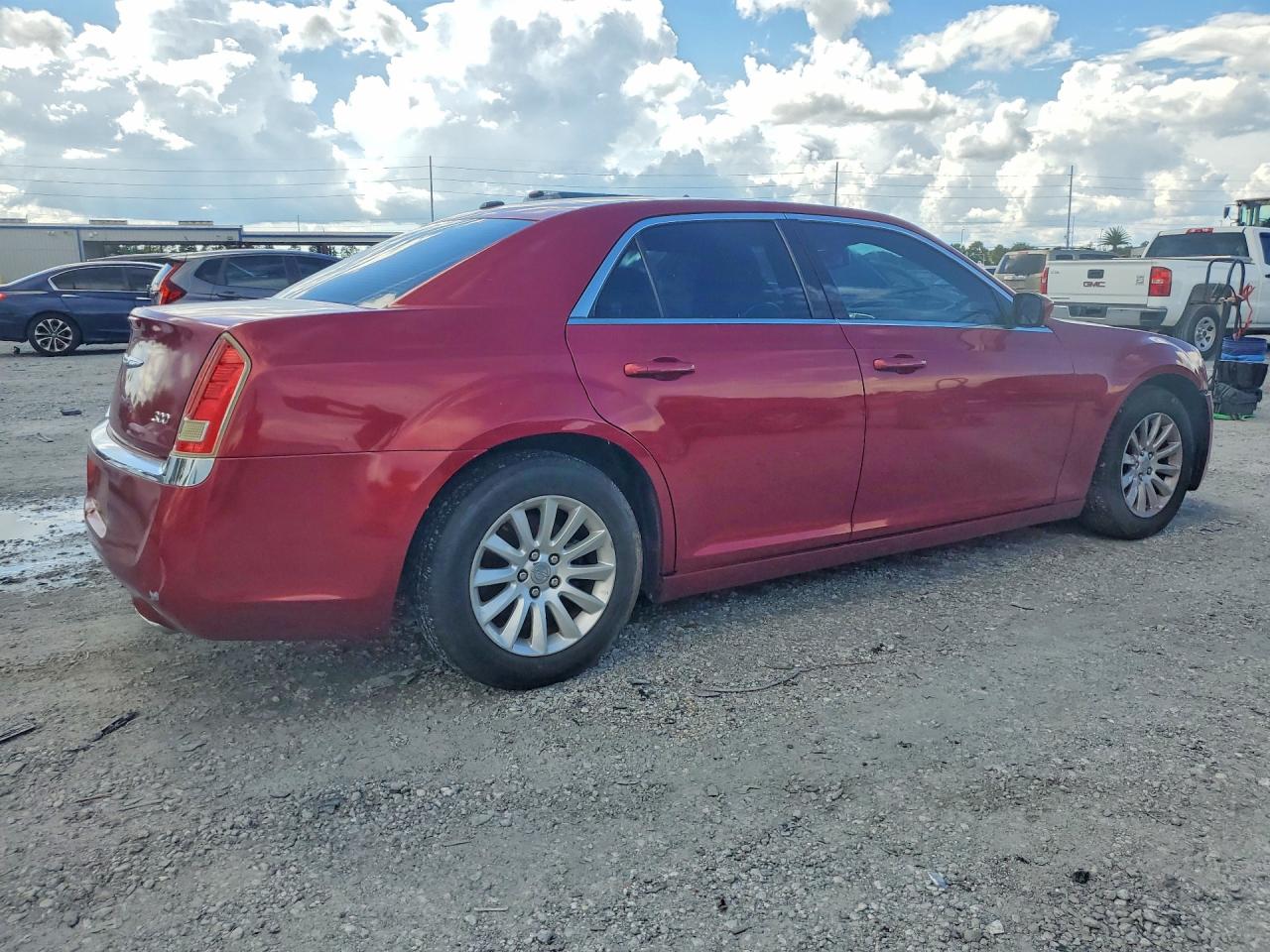 2014 Chrysler 300 Red vin: 2C3CCAAG6EH378501