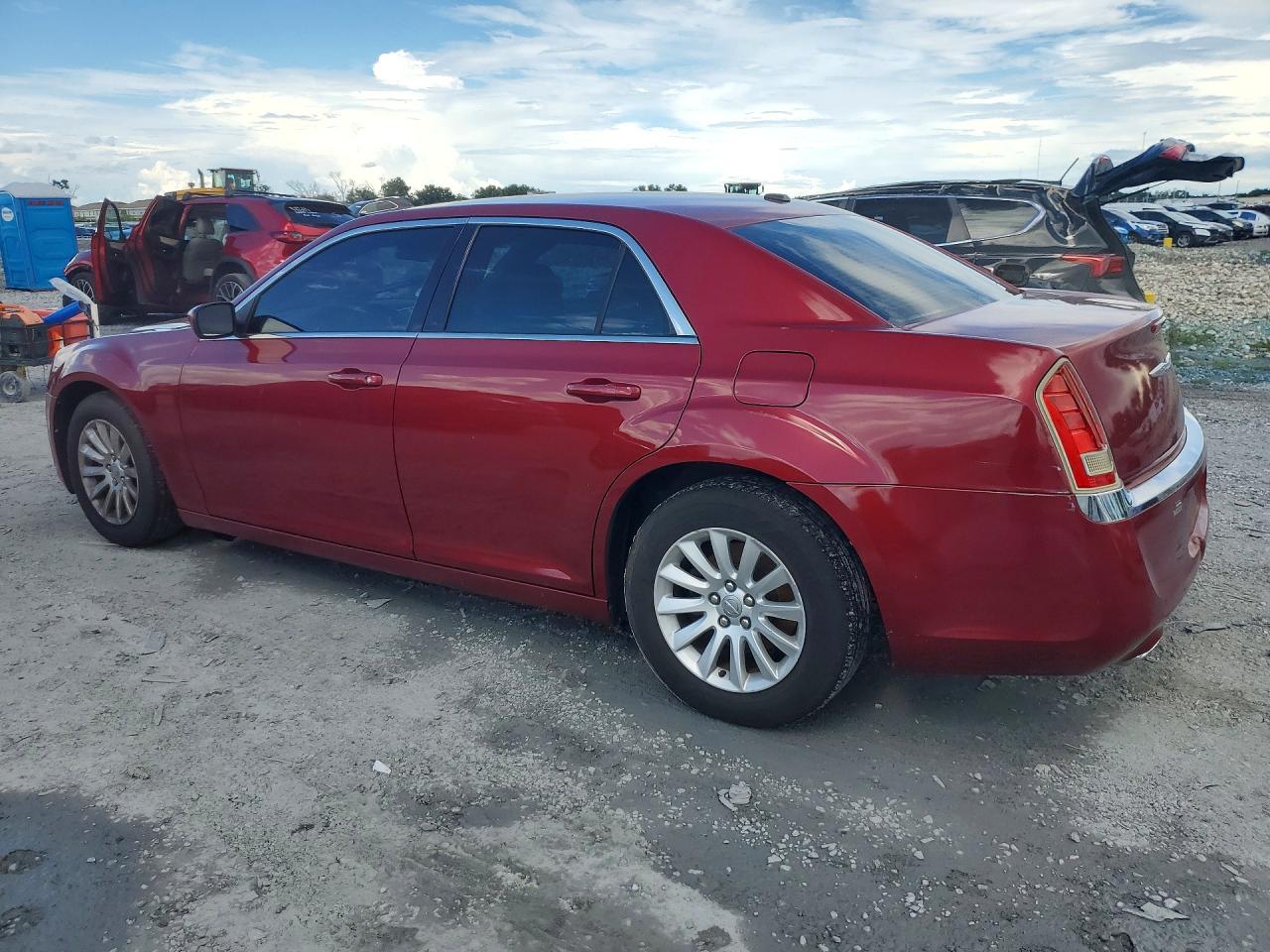 2014 Chrysler 300 Red vin: 2C3CCAAG6EH378501