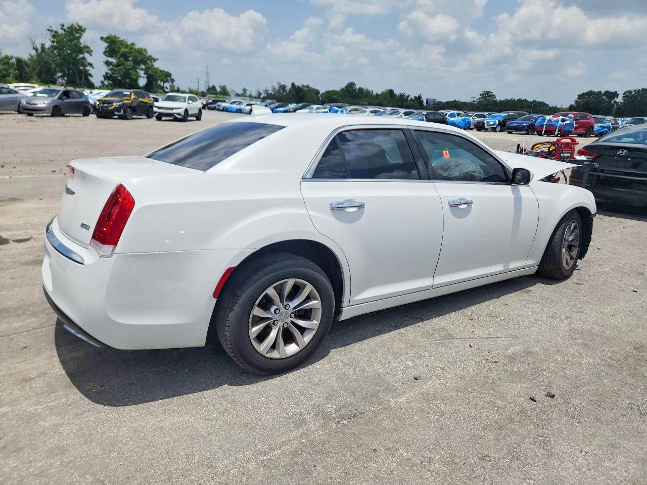 2015 Chrysler 300 Limited White vin: 2C3CCAAG6FH769245