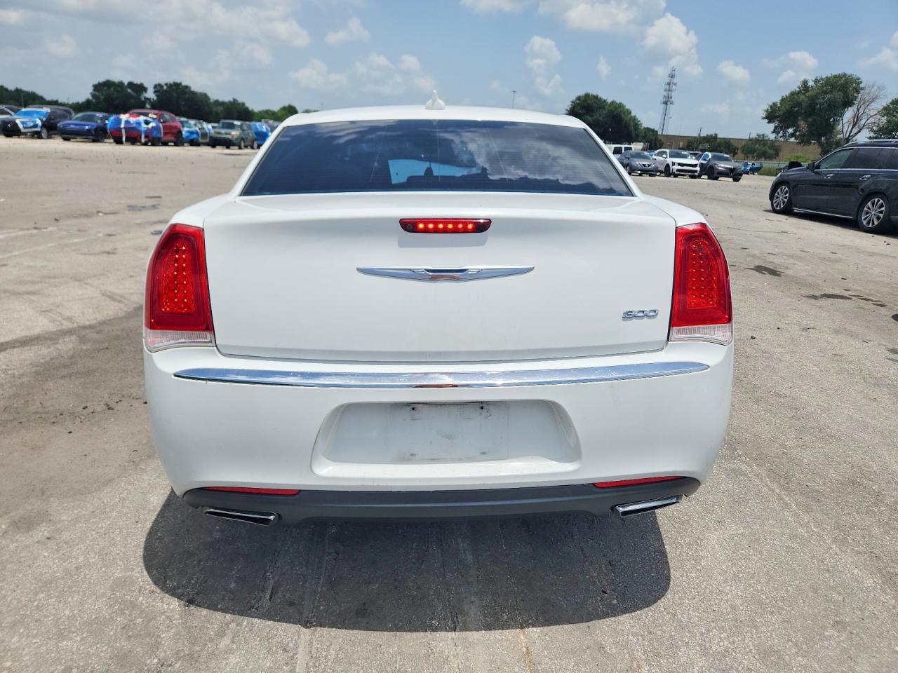 2015 Chrysler 300 Limited White vin: 2C3CCAAG6FH769245