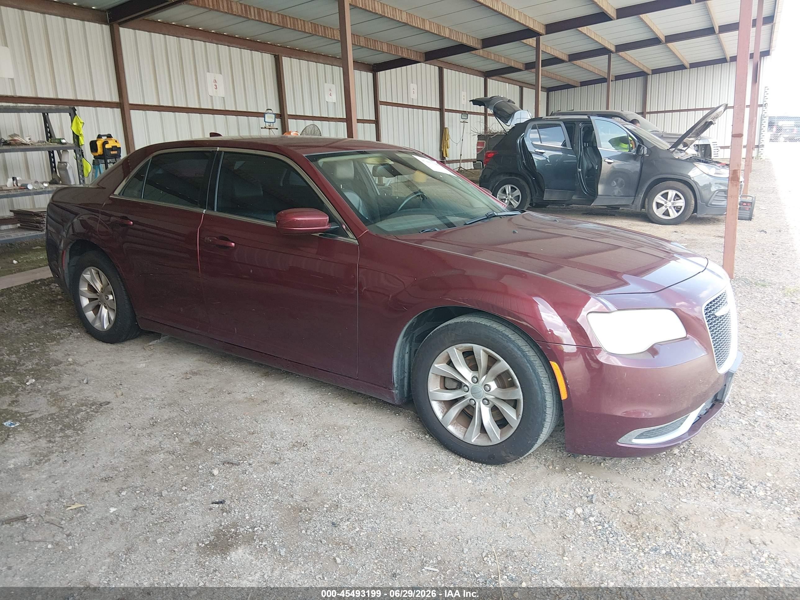 2015 Chrysler 300 Limited Burgundy vin: 2C3CCAAG6FH868213