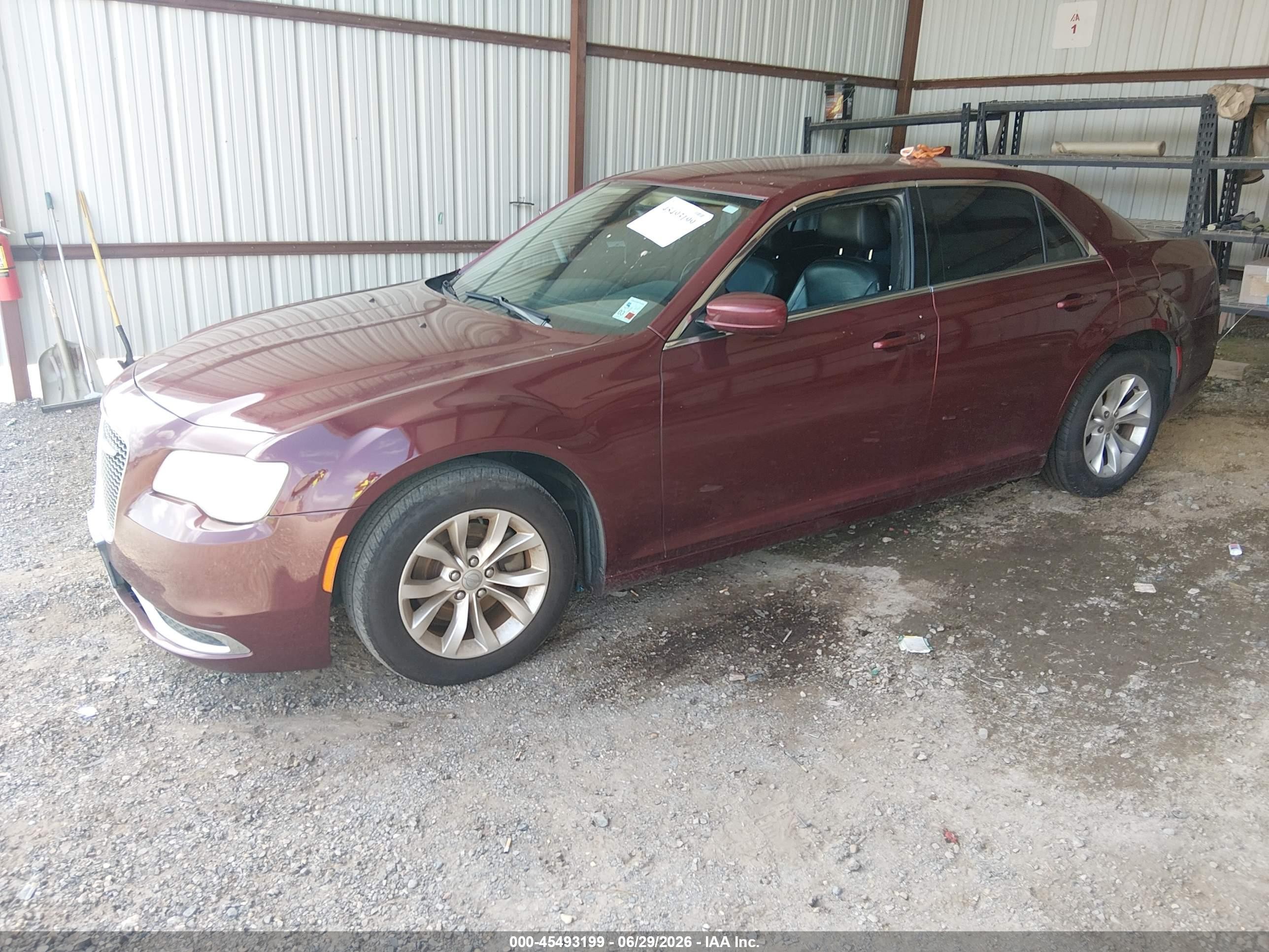 2015 Chrysler 300 Limited Burgundy vin: 2C3CCAAG6FH868213
