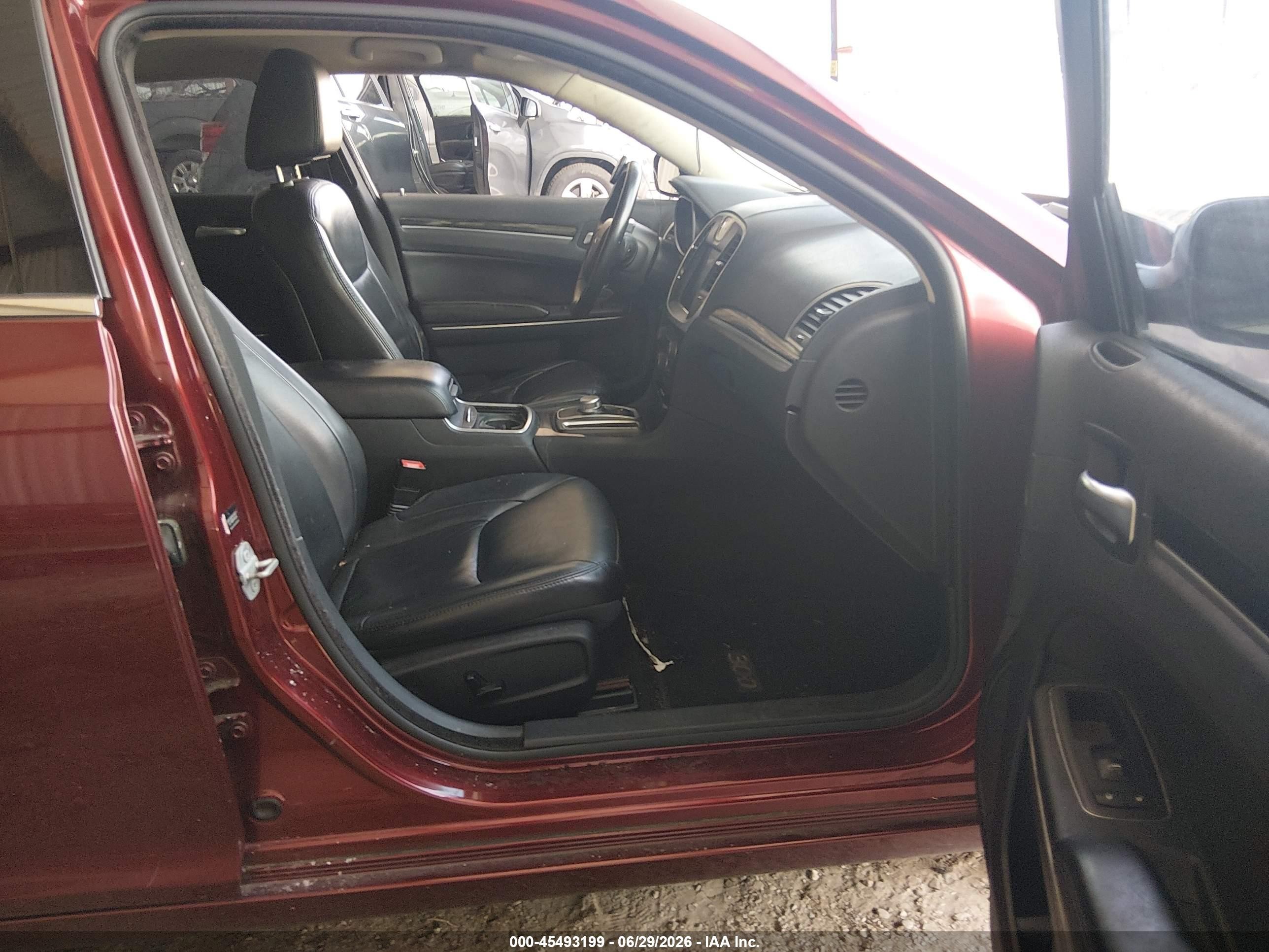 2015 Chrysler 300 Limited Burgundy vin: 2C3CCAAG6FH868213
