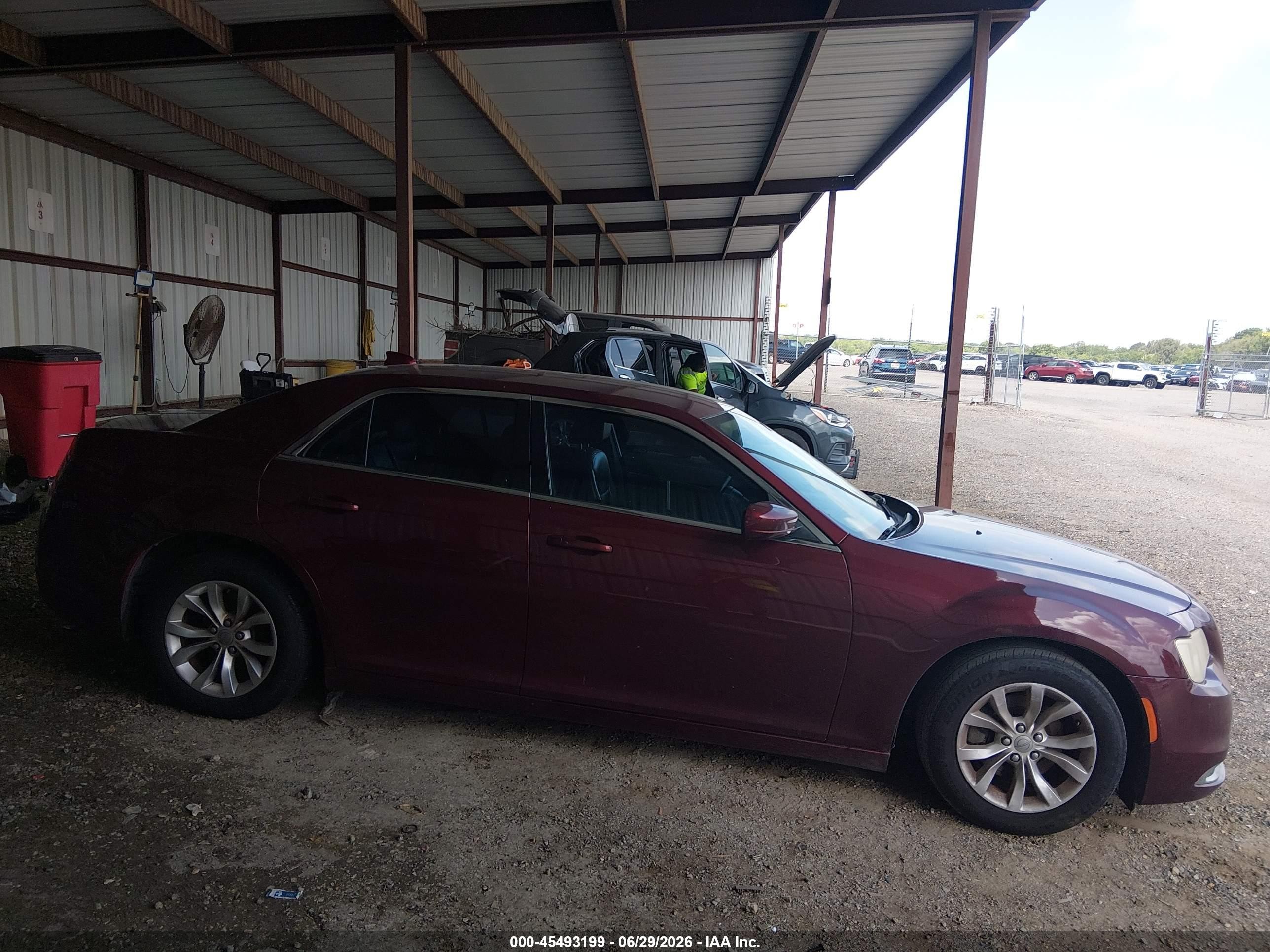 2015 Chrysler 300 Limited Burgundy vin: 2C3CCAAG6FH868213
