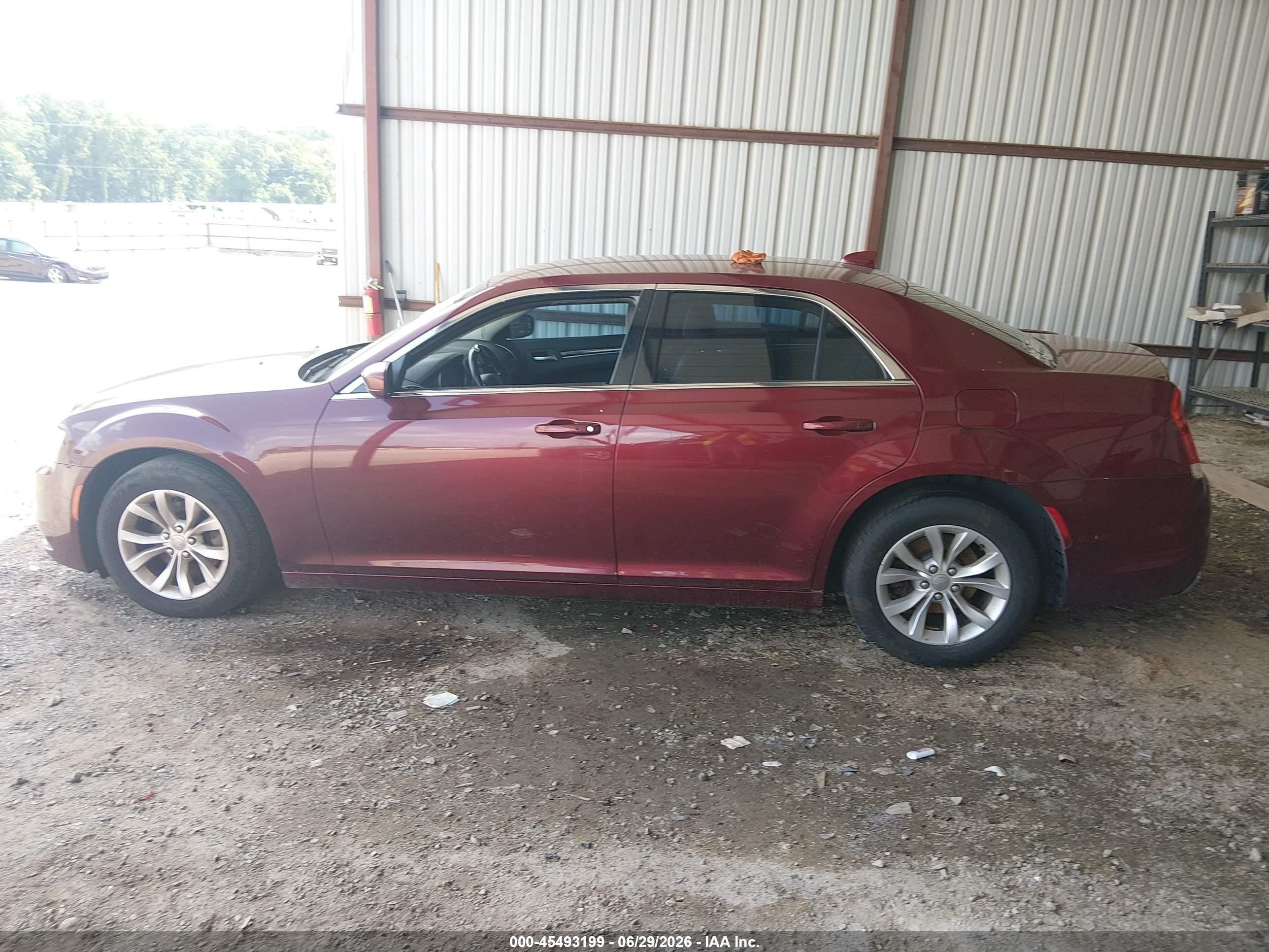 2015 Chrysler 300 Limited Burgundy vin: 2C3CCAAG6FH868213