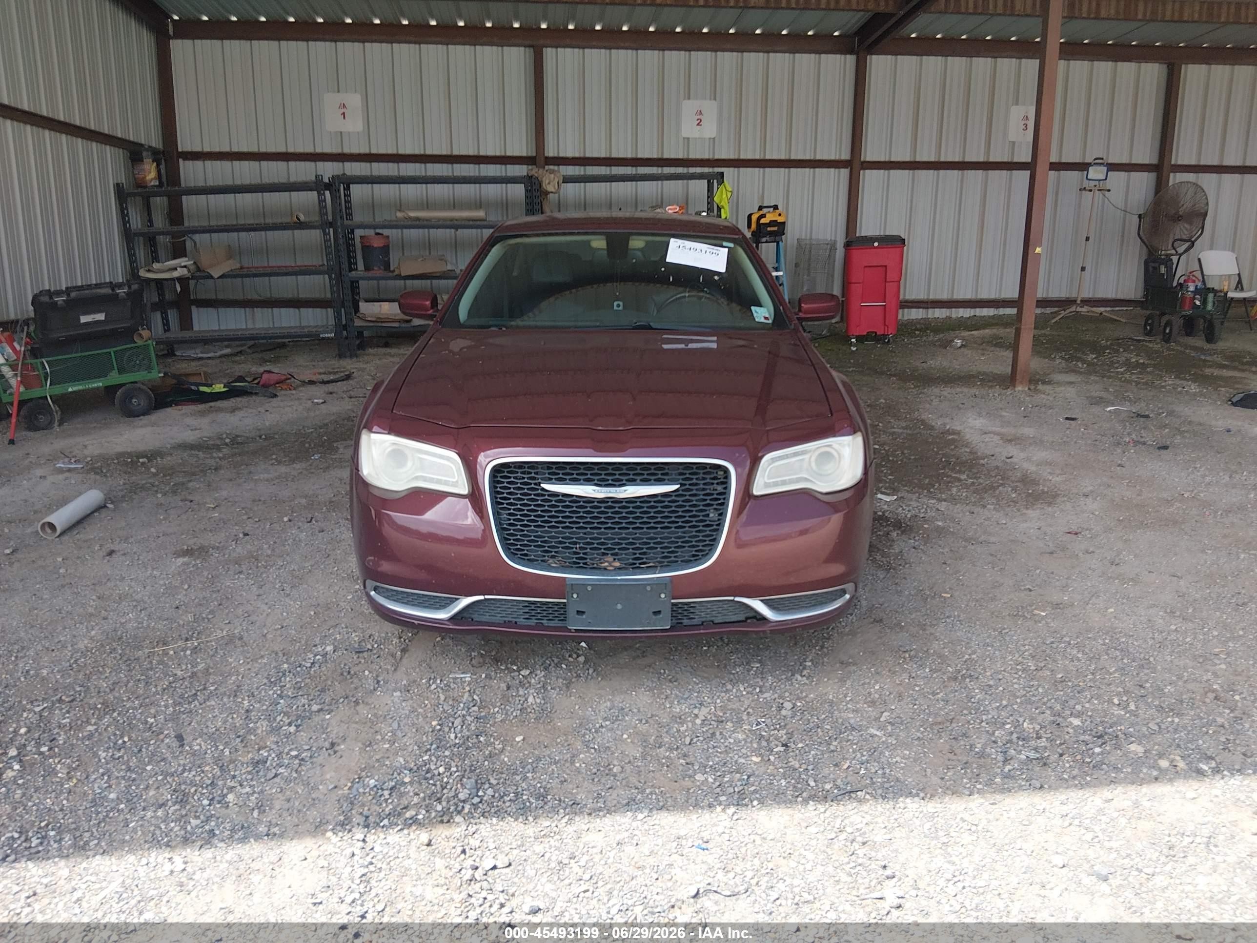 2015 Chrysler 300 Limited Burgundy vin: 2C3CCAAG6FH868213