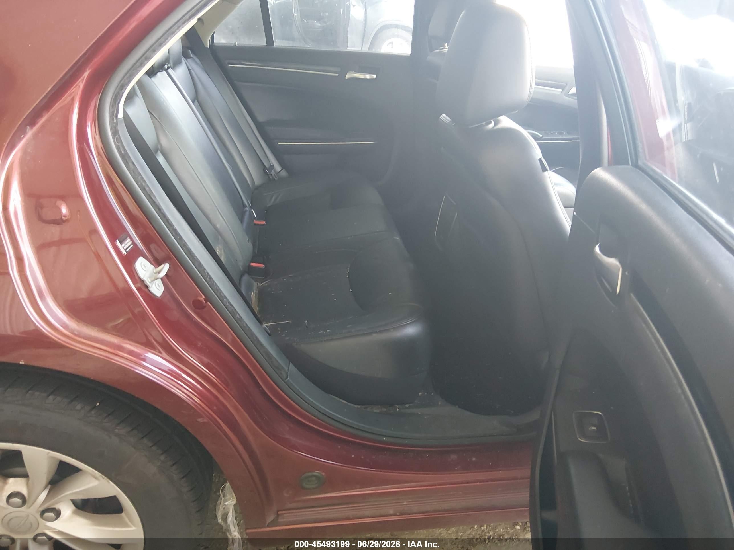 2015 Chrysler 300 Limited Burgundy vin: 2C3CCAAG6FH868213