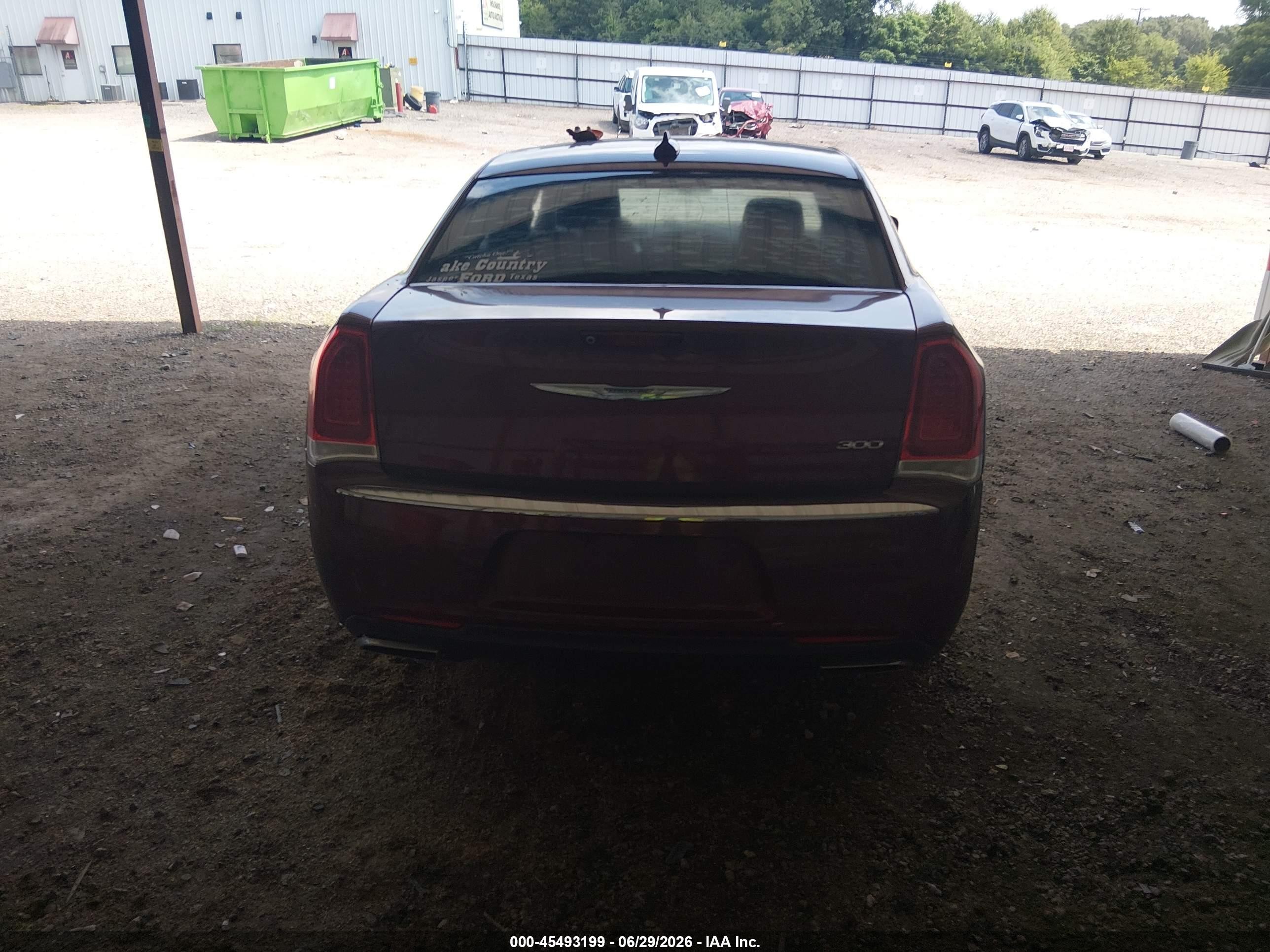 2015 Chrysler 300 Limited Burgundy vin: 2C3CCAAG6FH868213