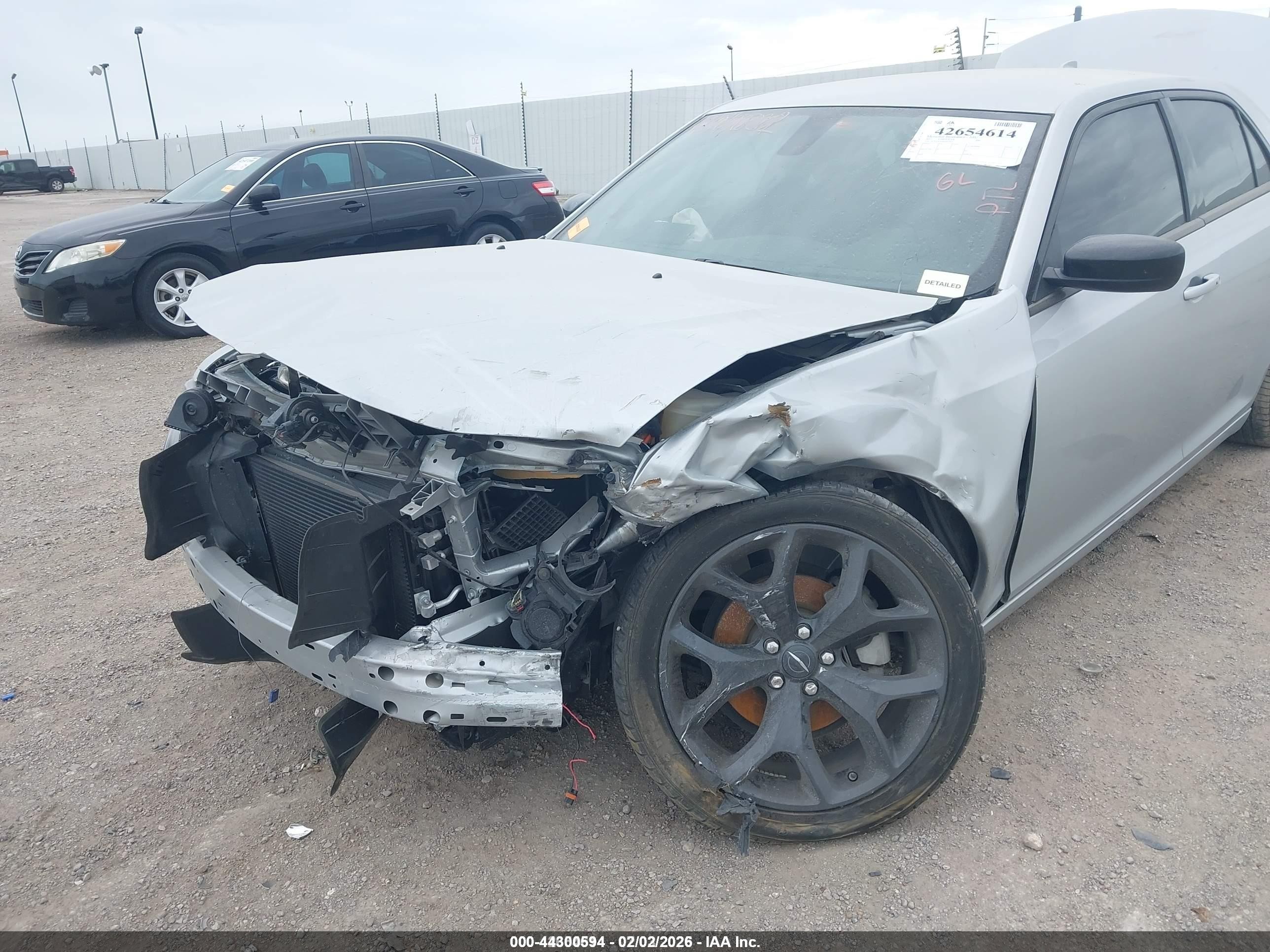 2023 Chrysler 300 Touring Серебряный vin: 2C3CCAAG6PH537925