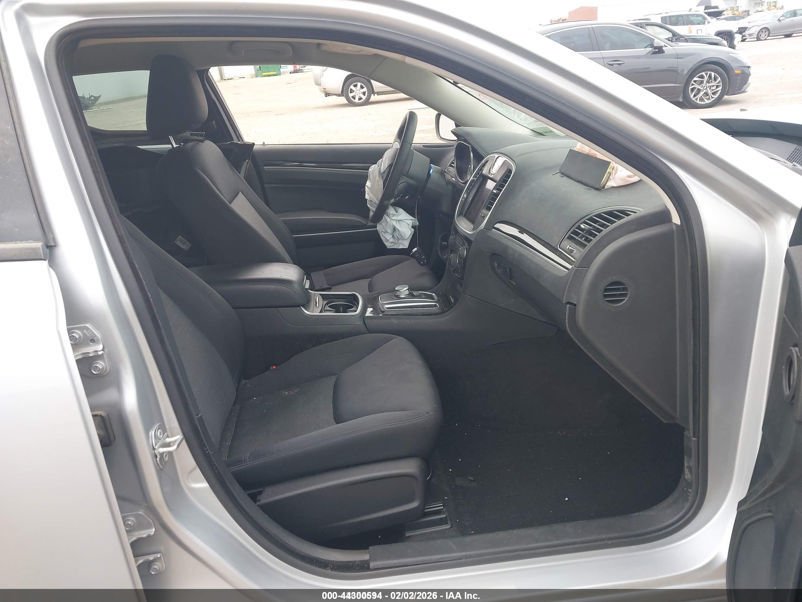 2023 Chrysler 300 Touring Серебряный vin: 2C3CCAAG6PH537925