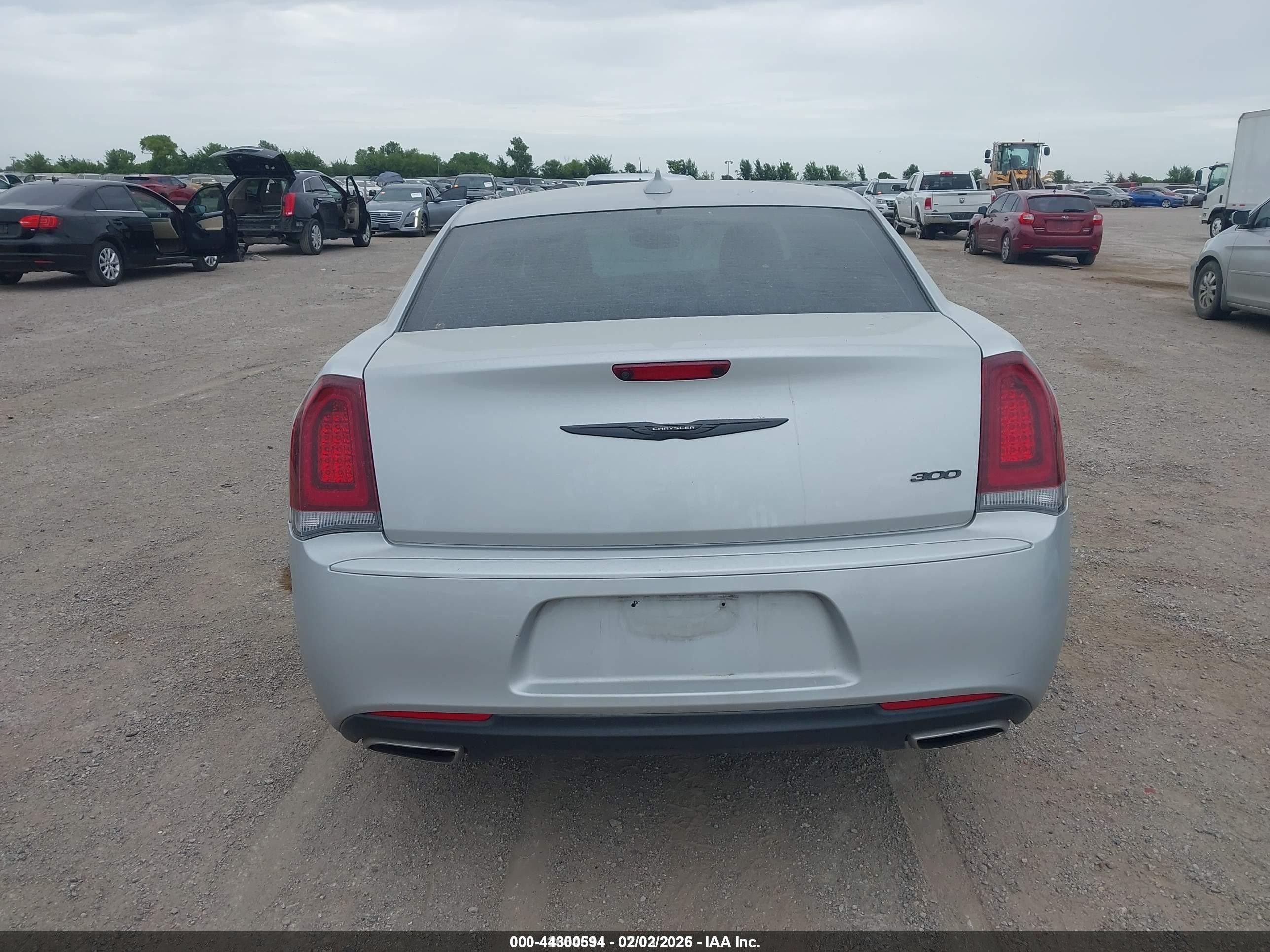 2023 Chrysler 300 Touring Серебряный vin: 2C3CCAAG6PH537925