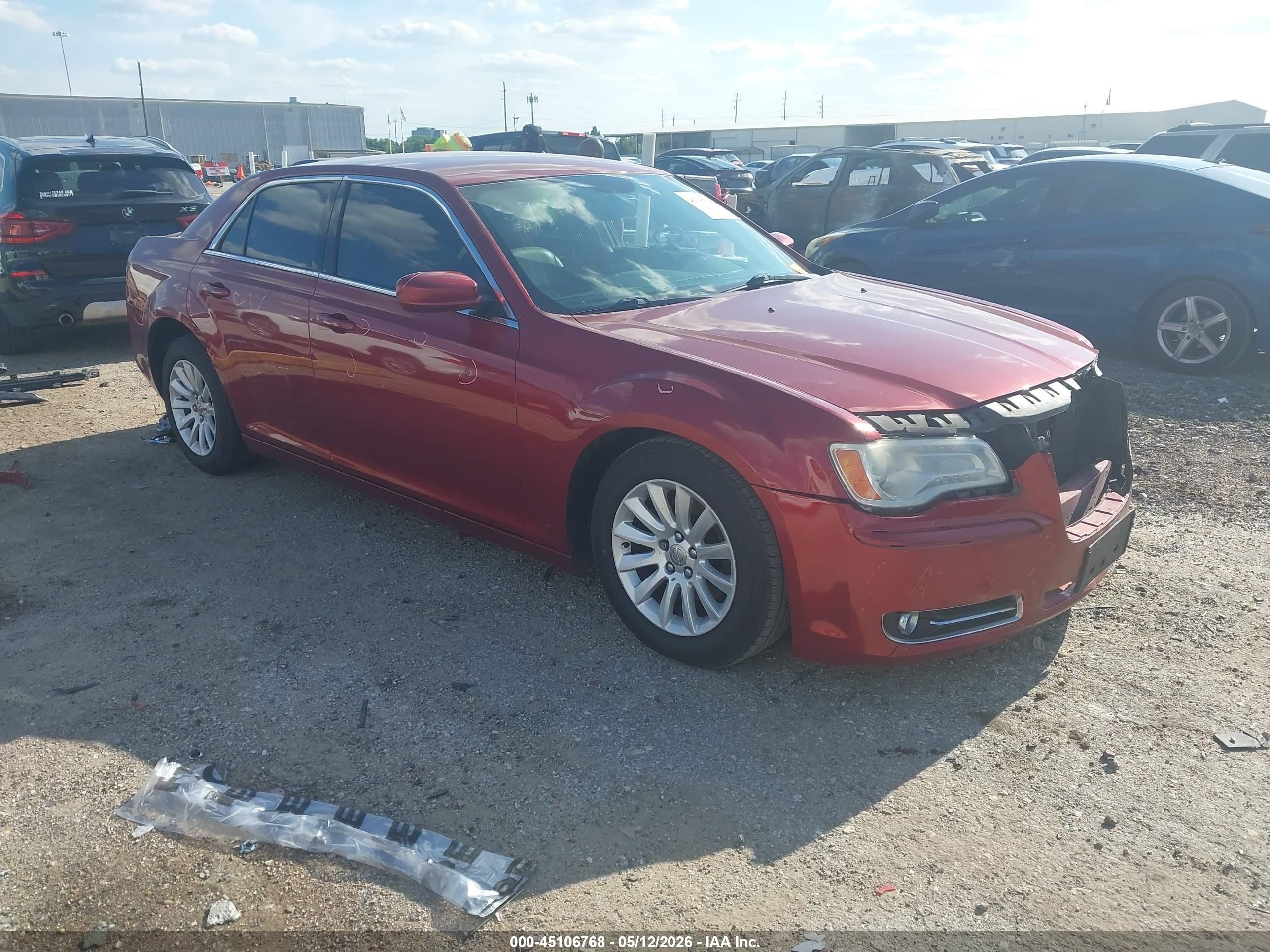 2014 Chrysler 300   Красный vin: 2C3CCAAG7EH105678
