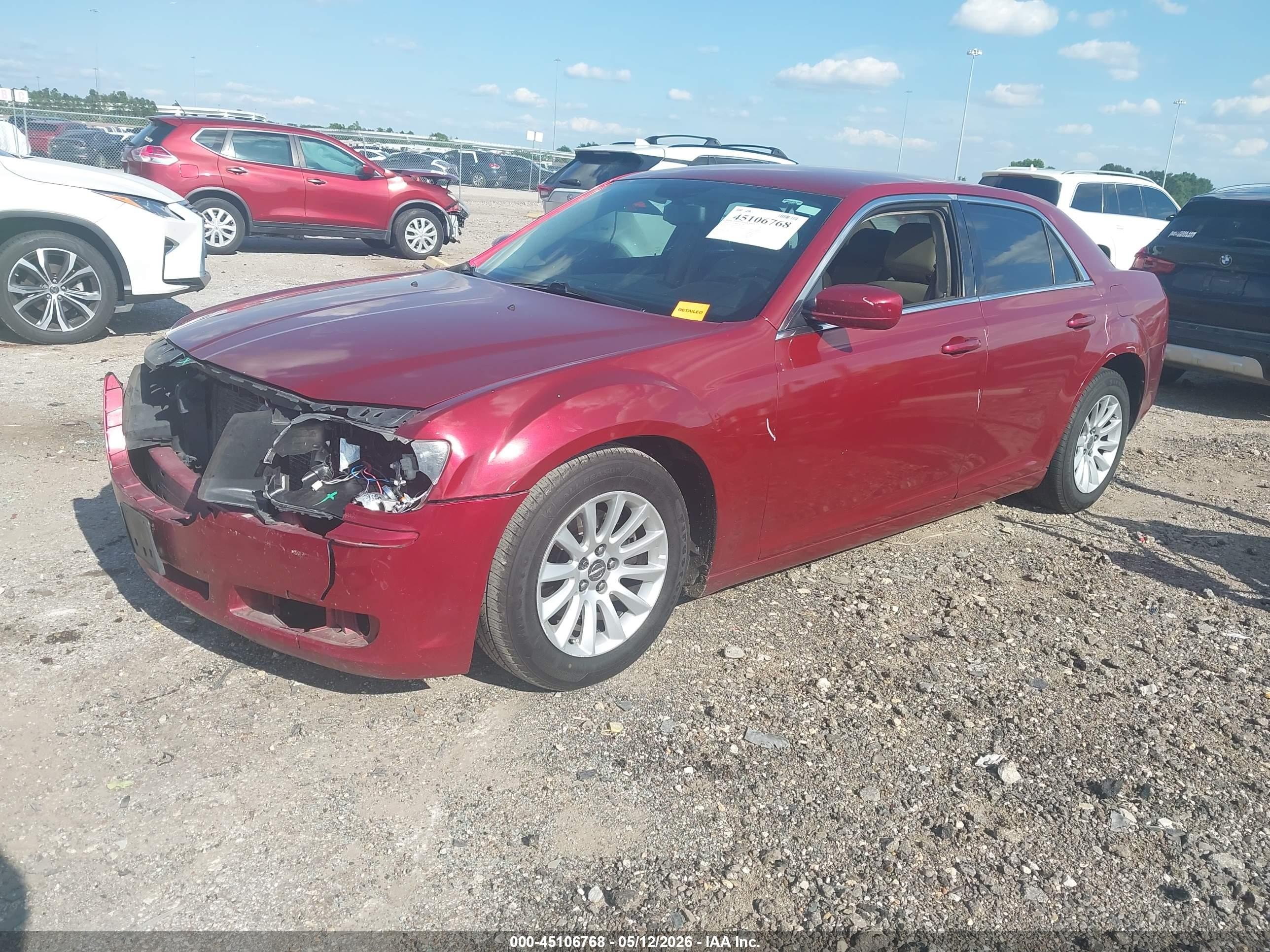 2014 Chrysler 300   Красный vin: 2C3CCAAG7EH105678