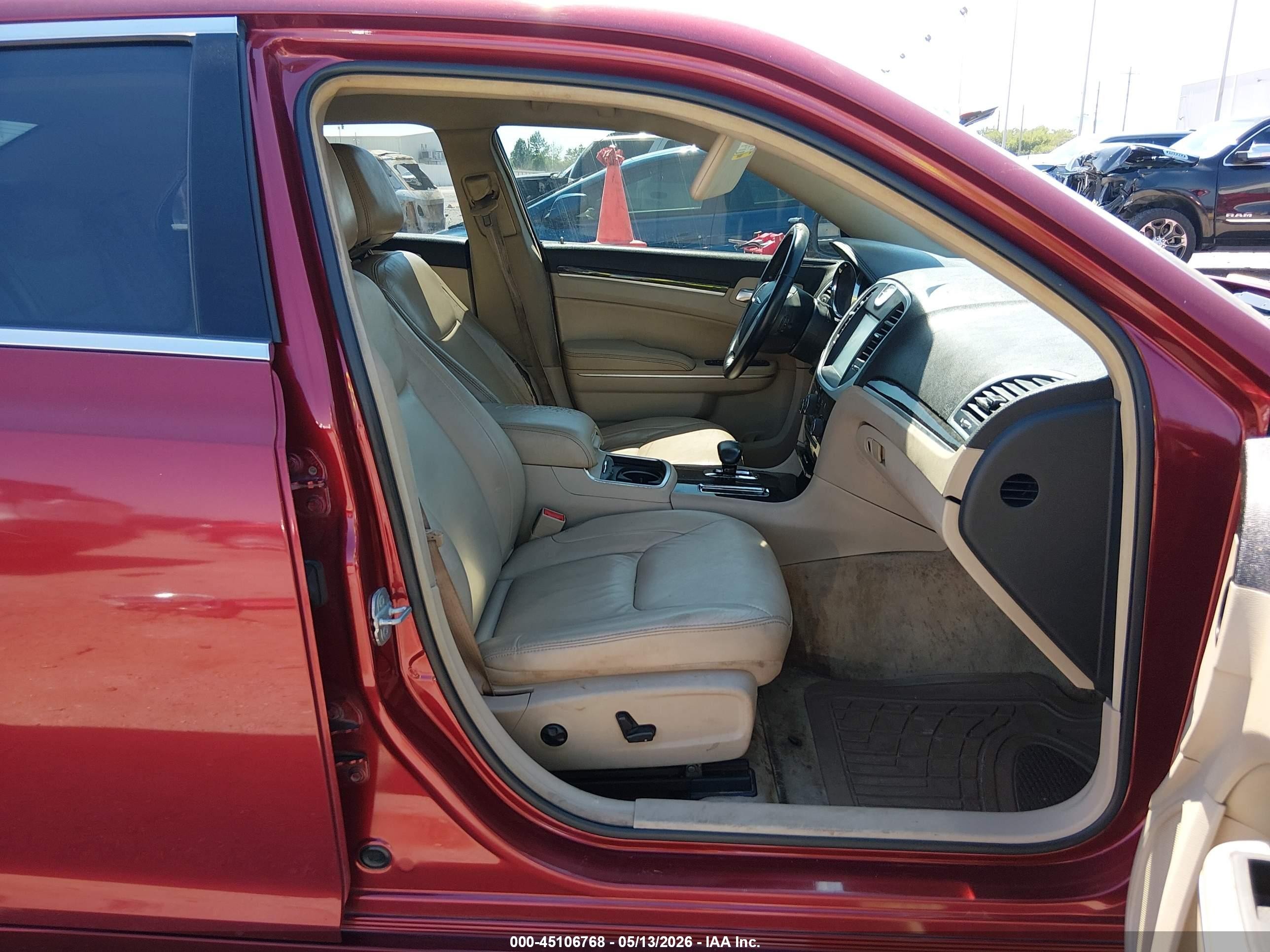 2014 Chrysler 300   Красный vin: 2C3CCAAG7EH105678