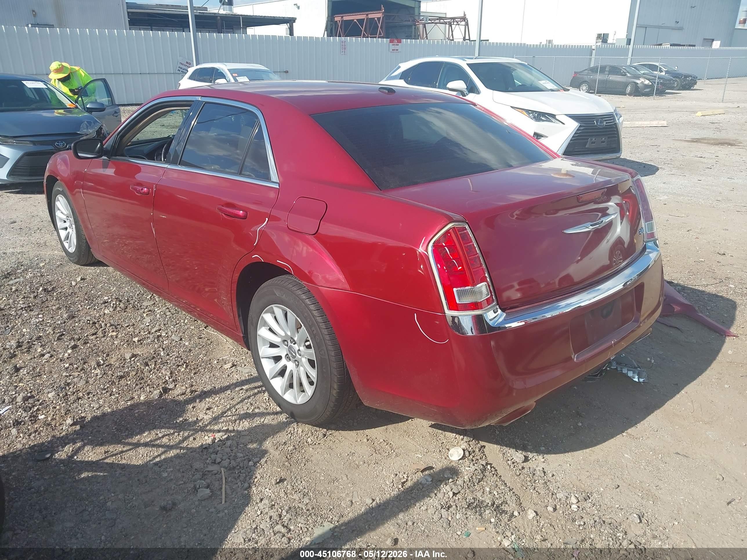 2014 Chrysler 300   Красный vin: 2C3CCAAG7EH105678