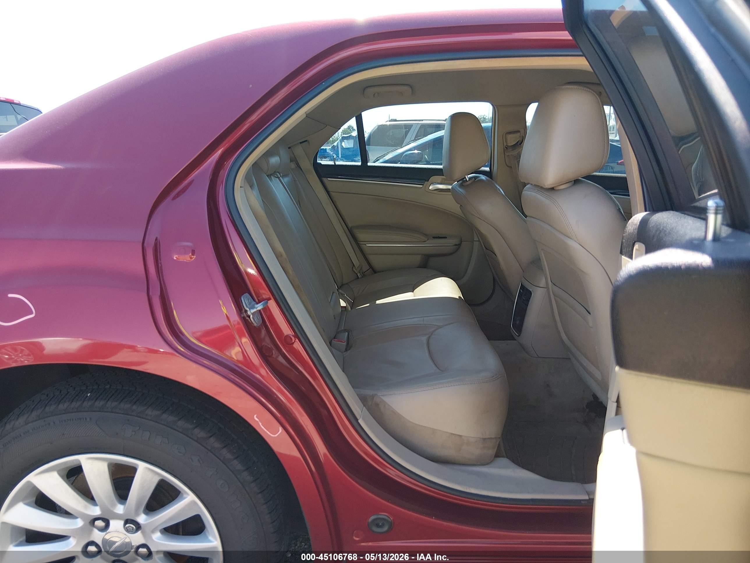 2014 Chrysler 300   Красный vin: 2C3CCAAG7EH105678
