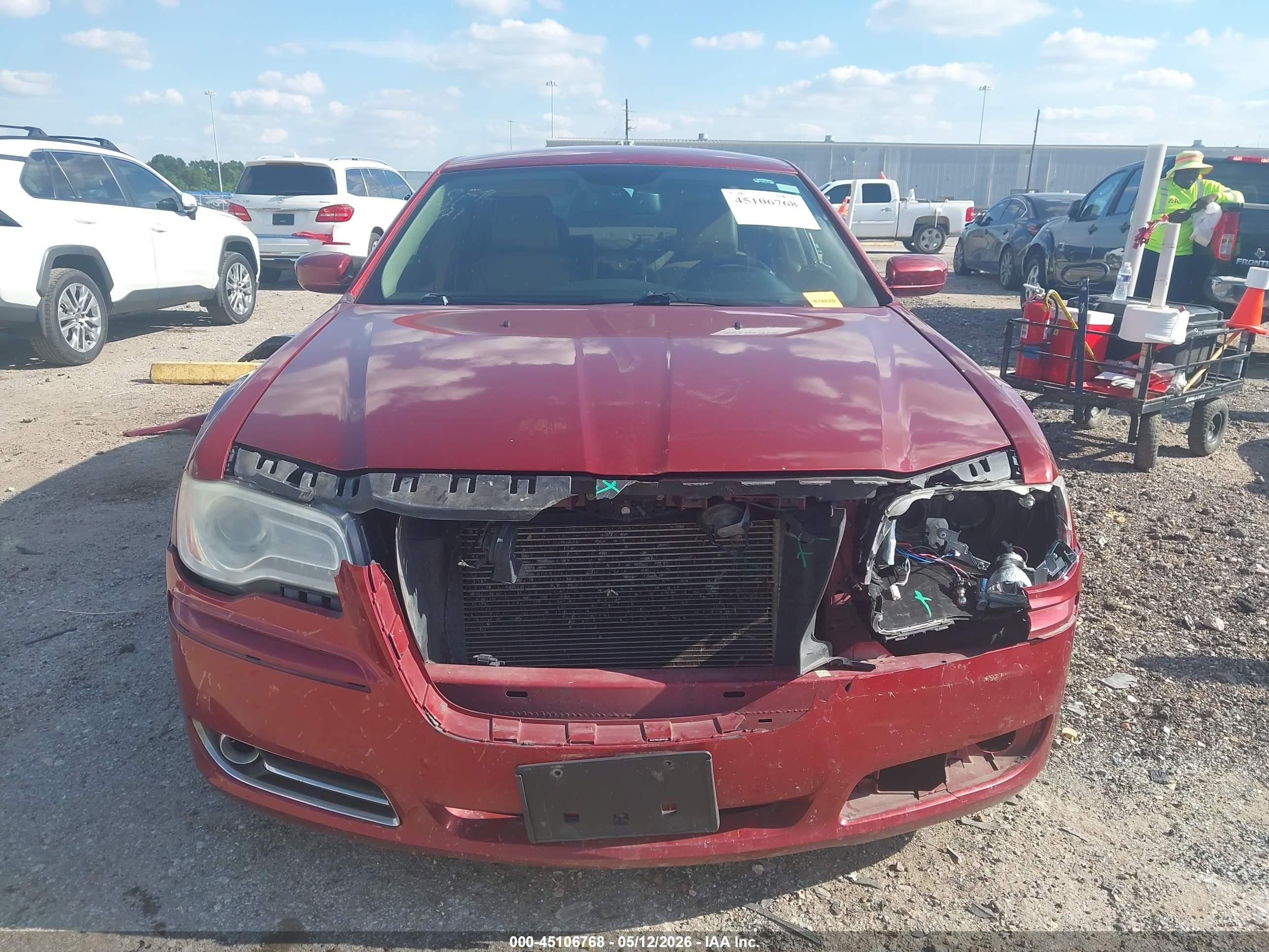 2014 Chrysler 300   Красный vin: 2C3CCAAG7EH105678