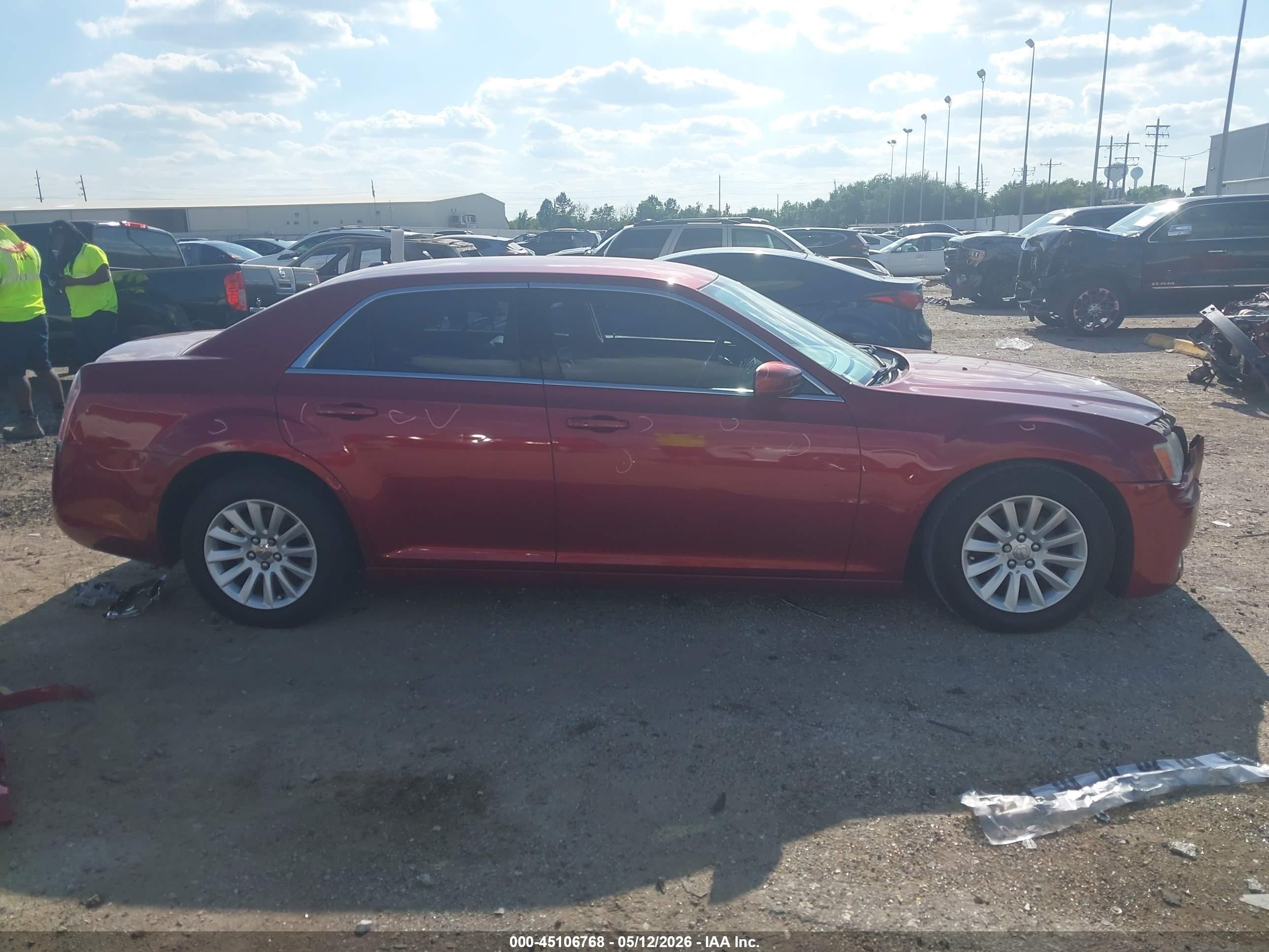 2014 Chrysler 300   Красный vin: 2C3CCAAG7EH105678