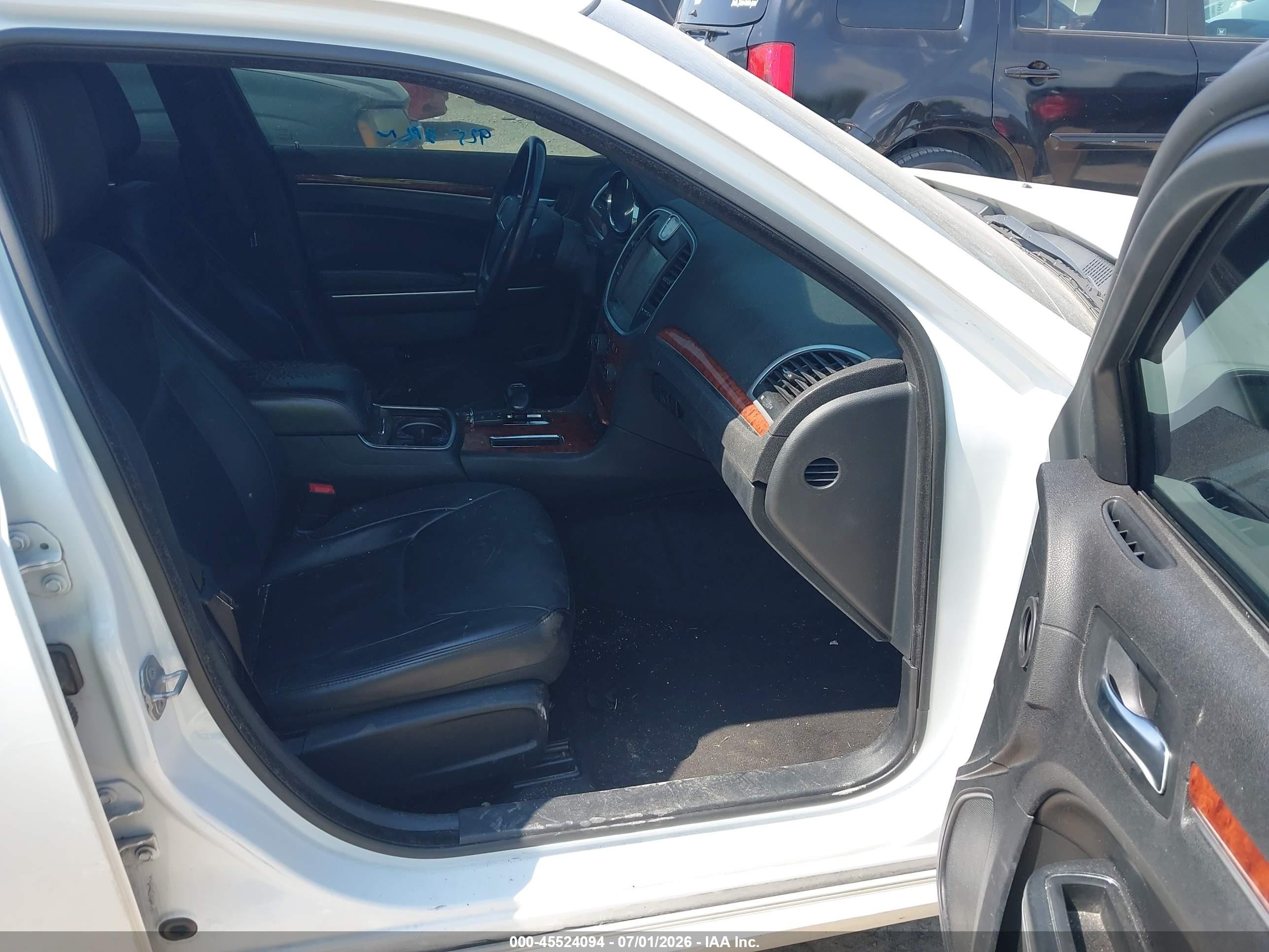 2014 Chrysler 300   Белый vin: 2C3CCAAG7EH255533