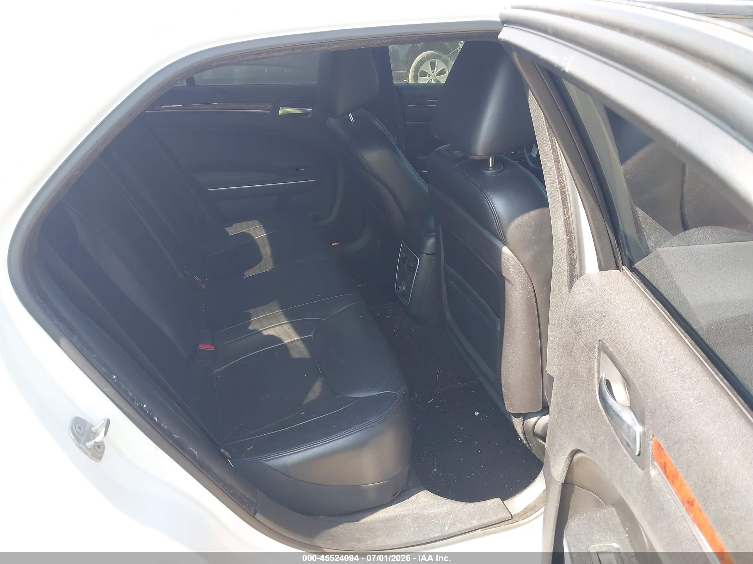 2014 Chrysler 300   Белый vin: 2C3CCAAG7EH255533