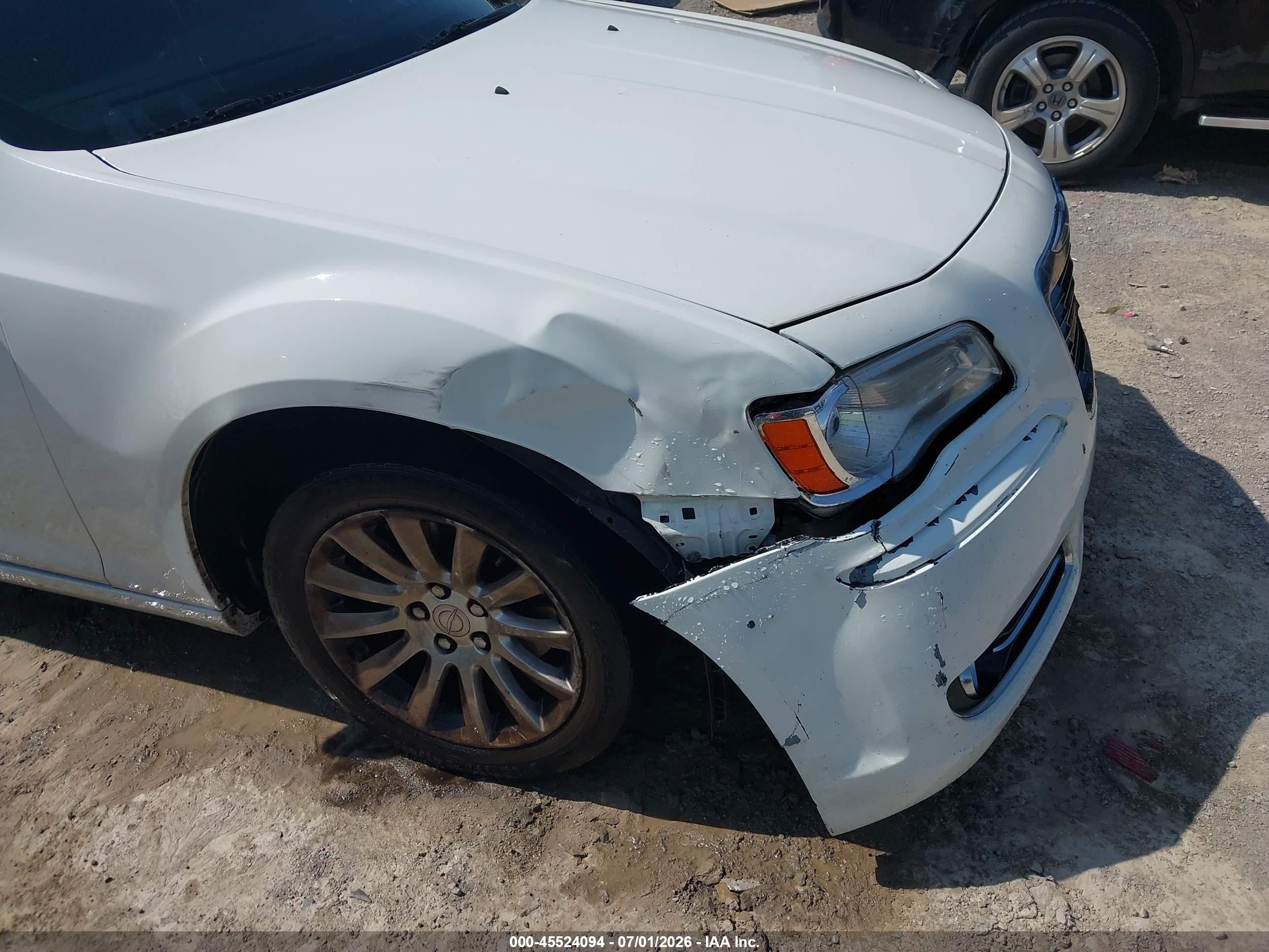 2014 Chrysler 300   Белый vin: 2C3CCAAG7EH255533
