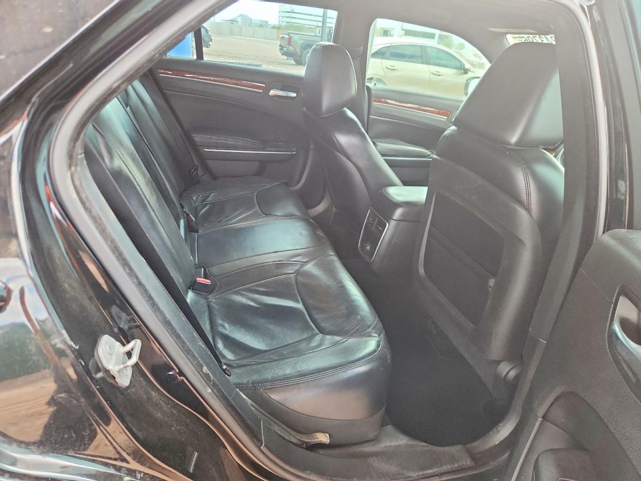 2014 Chrysler 300 Black vin: 2C3CCAAG7EH345085
