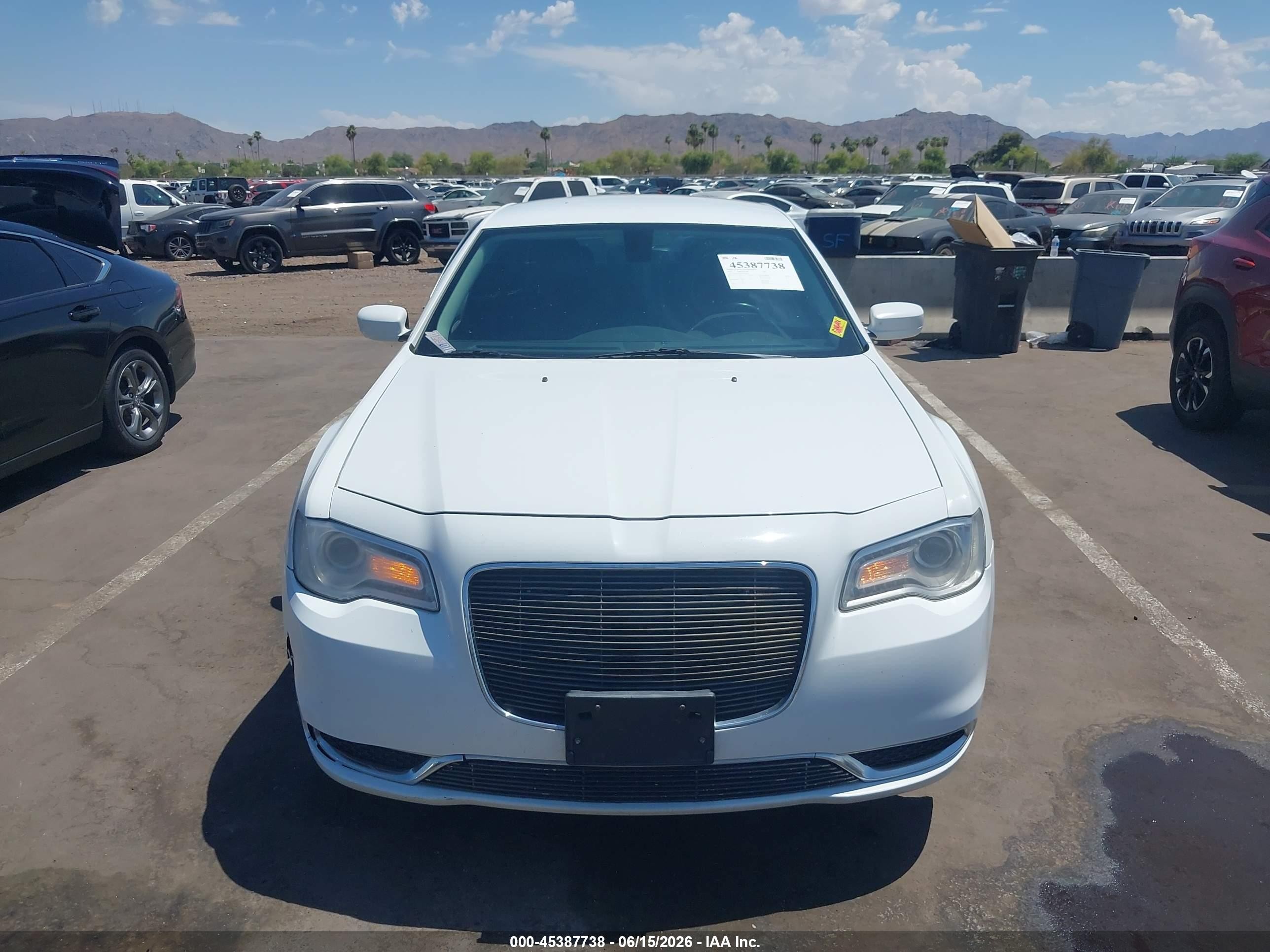 2015 Chrysler 300 Limited White vin: 2C3CCAAG7FH876207