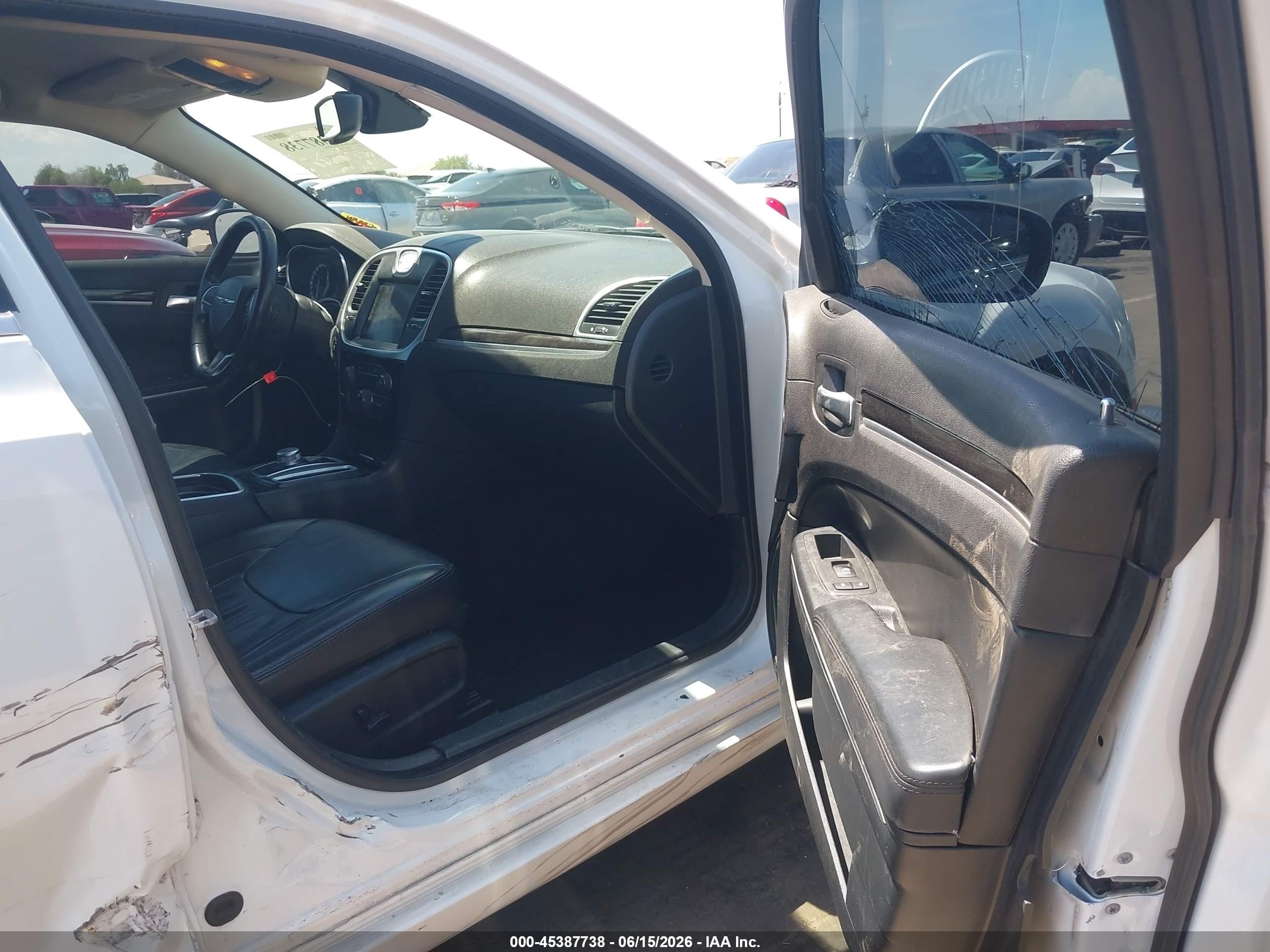 2015 Chrysler 300 Limited White vin: 2C3CCAAG7FH876207