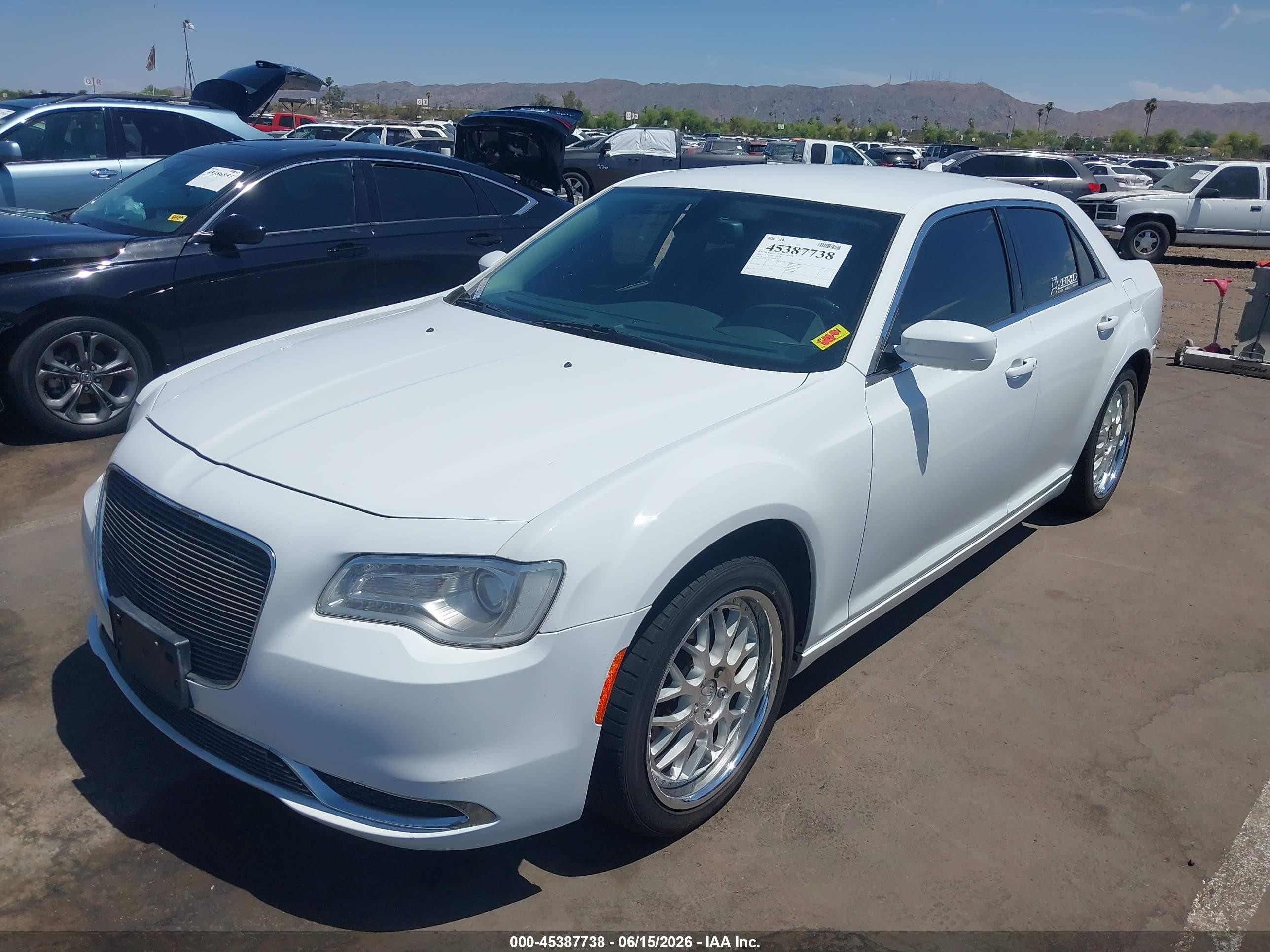 2015 Chrysler 300 Limited White vin: 2C3CCAAG7FH876207