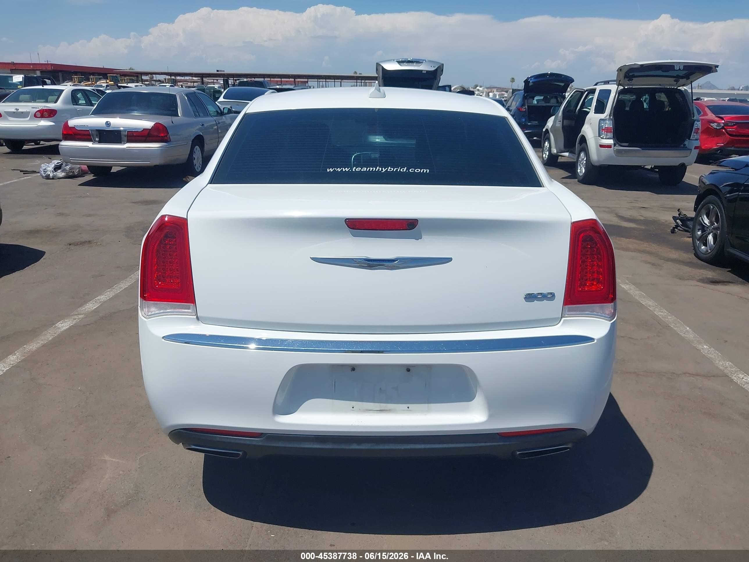 2015 Chrysler 300 Limited White vin: 2C3CCAAG7FH876207