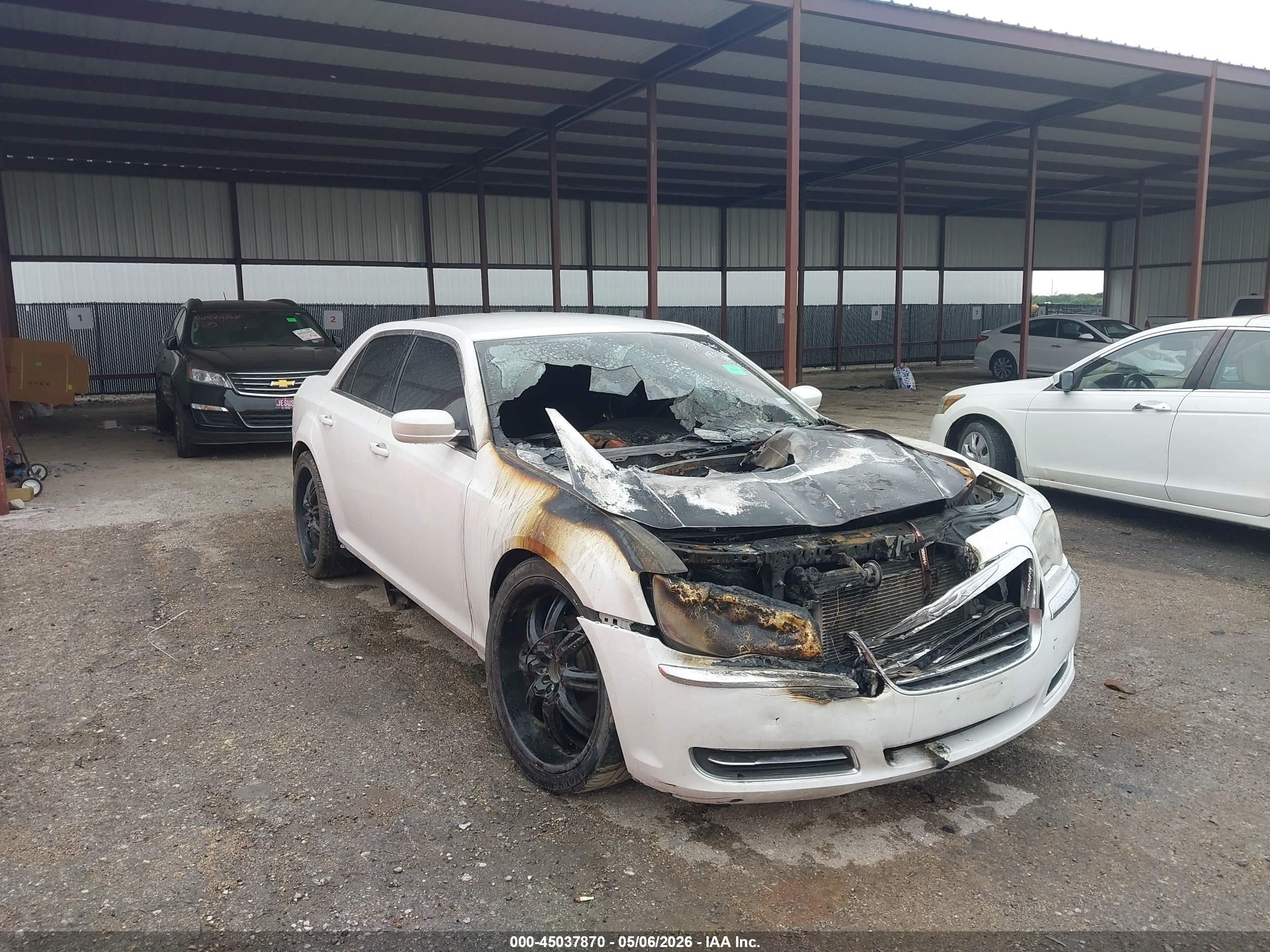 2012 Chrysler 300   White vin: 2C3CCAAG8CH104925