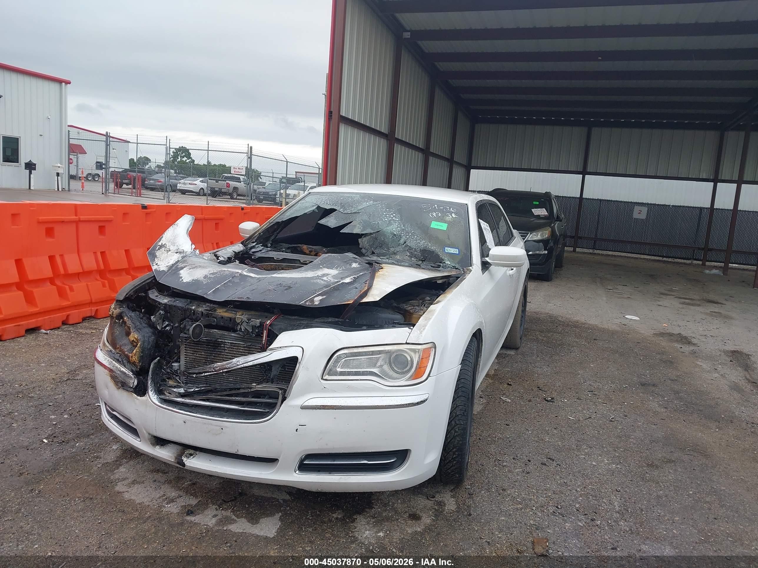 2012 Chrysler 300   White vin: 2C3CCAAG8CH104925