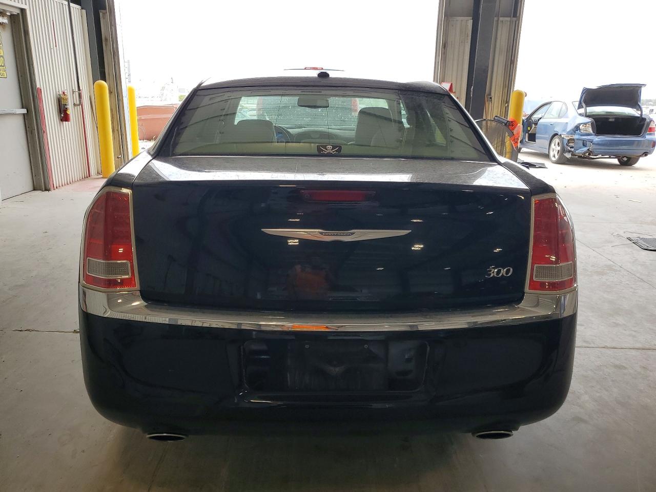 2013 Chrysler 300 Black vin: 2C3CCAAG8DH513685