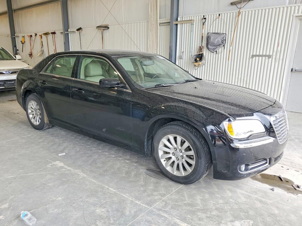 2013 Chrysler 300 Black vin: 2C3CCAAG8DH513685