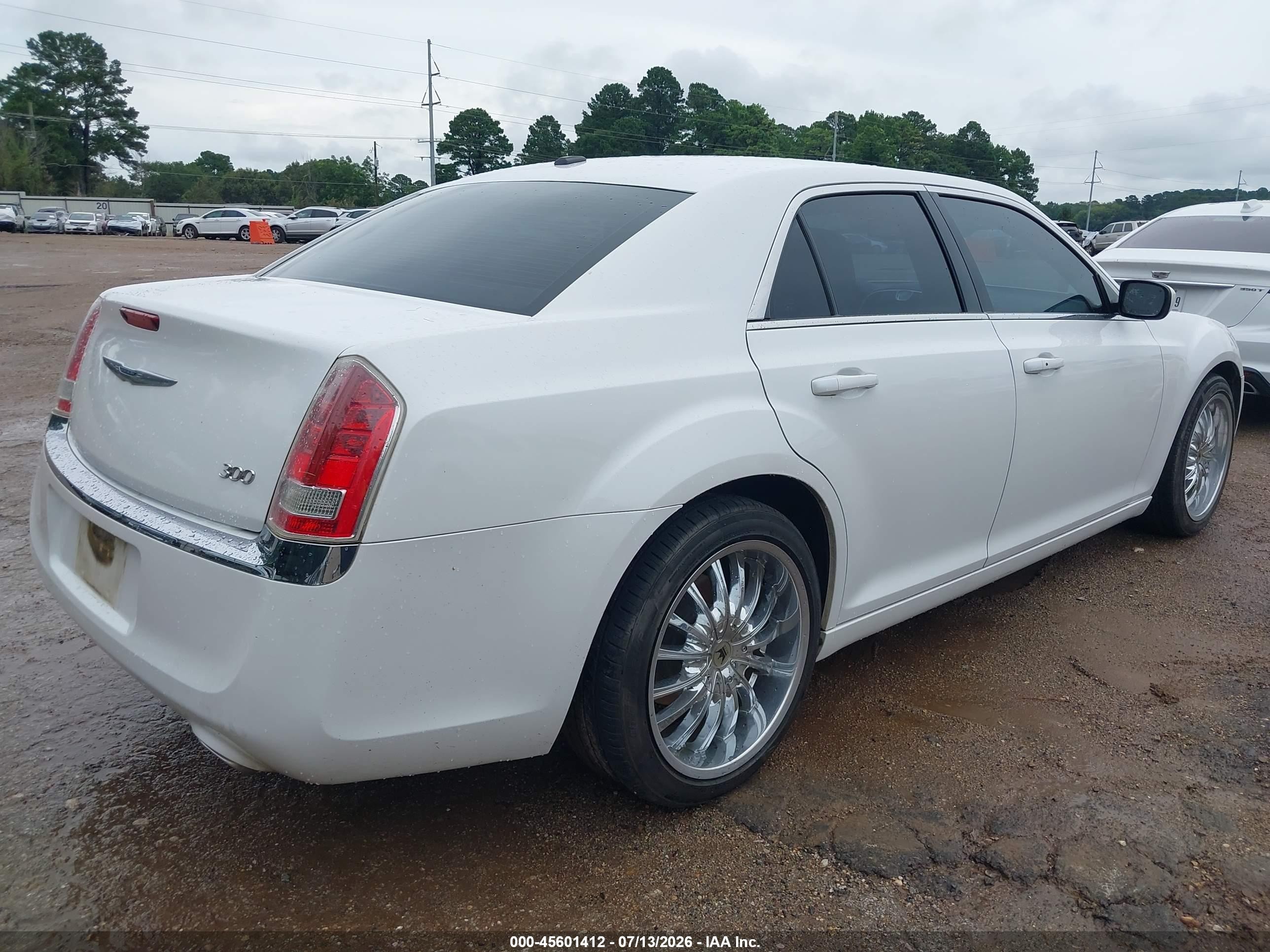 2014 Chrysler 300   White vin: 2C3CCAAG8EH160074