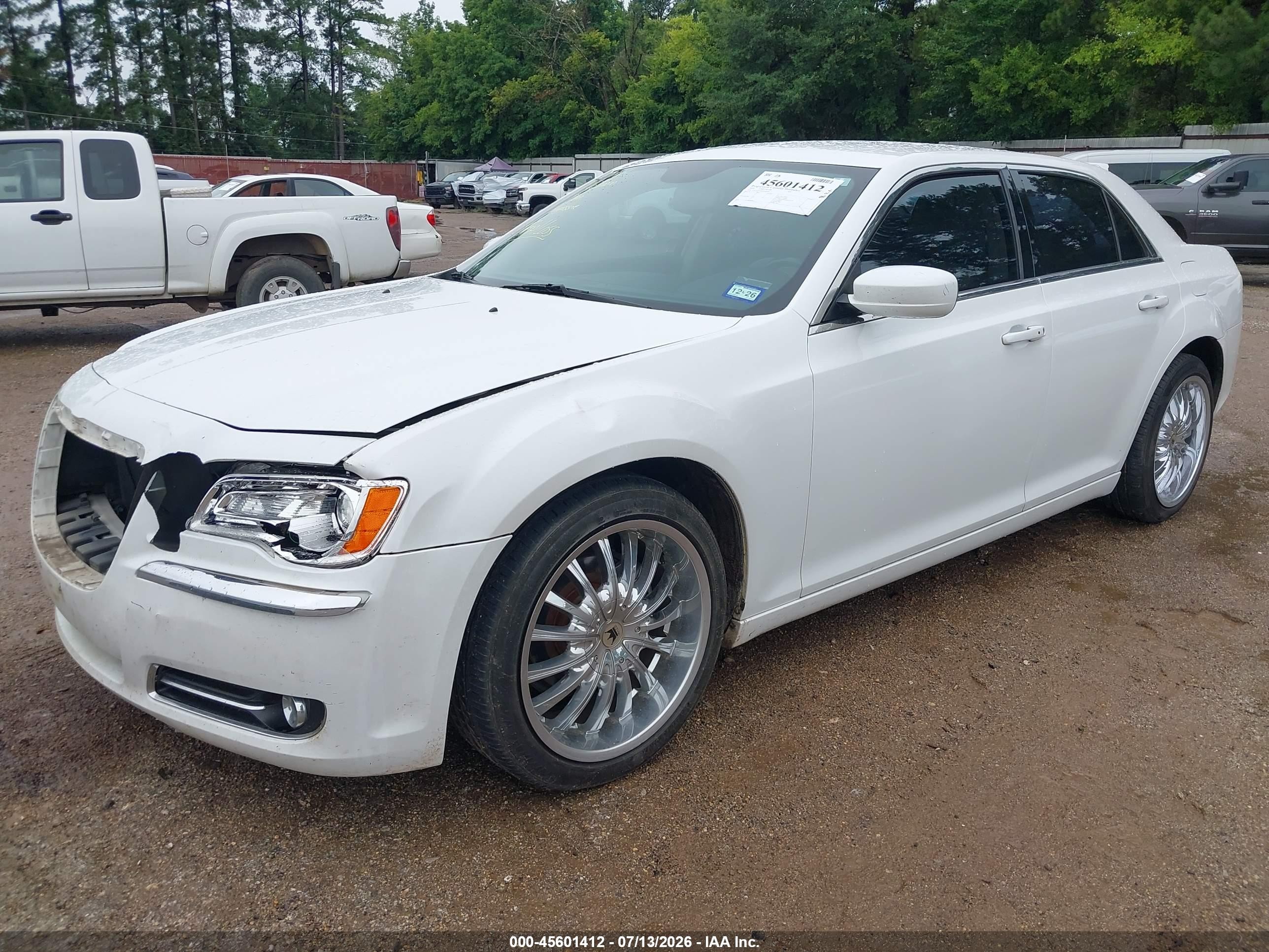 2014 Chrysler 300   White vin: 2C3CCAAG8EH160074