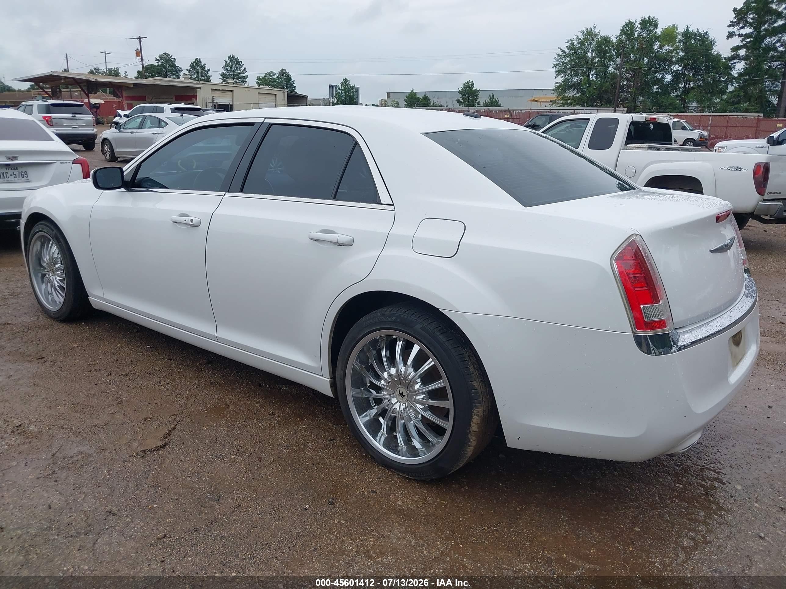 2014 Chrysler 300   White vin: 2C3CCAAG8EH160074