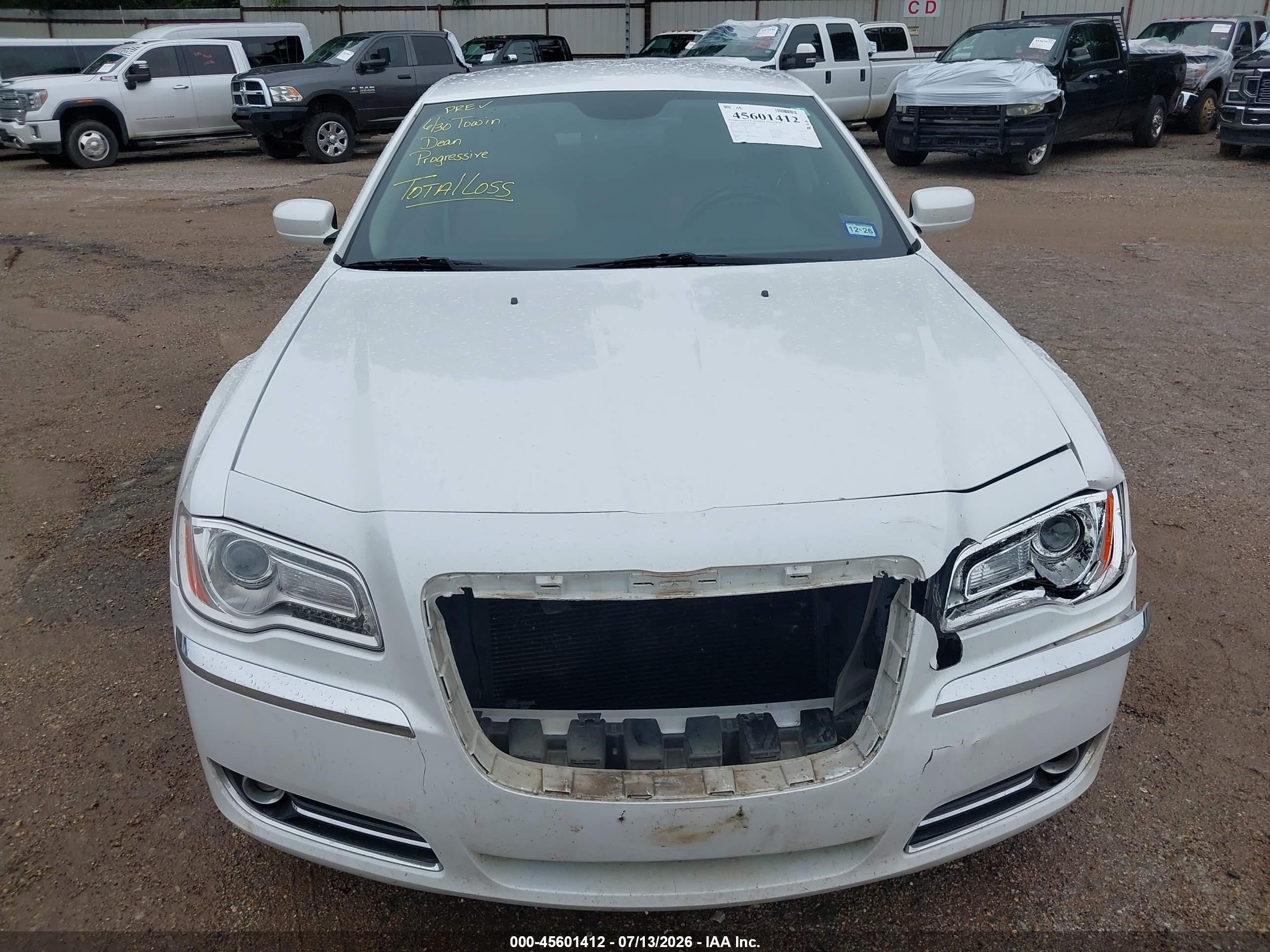 2014 Chrysler 300   White vin: 2C3CCAAG8EH160074