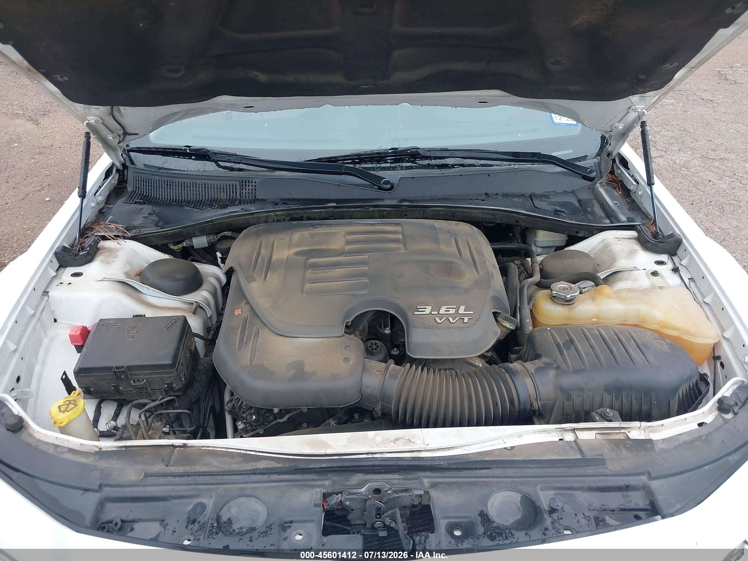 2014 Chrysler 300   White vin: 2C3CCAAG8EH160074