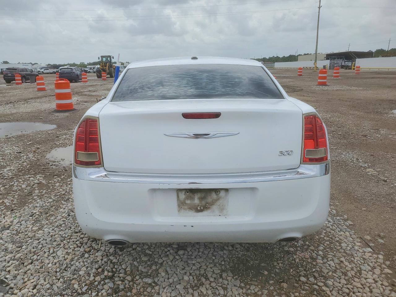 2014 Chrysler 300 White vin: 2C3CCAAG8EH190062