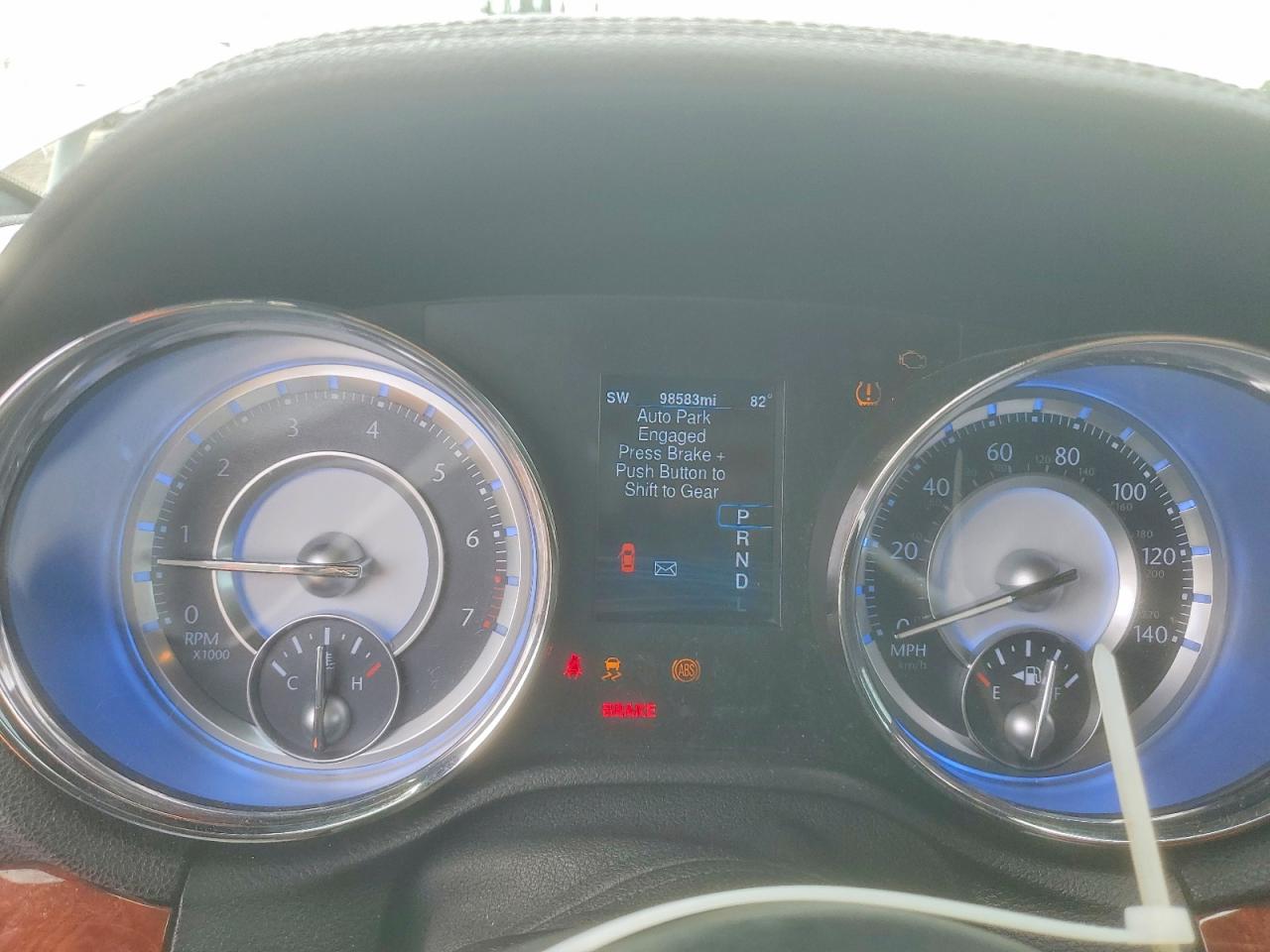 2014 Chrysler 300 White vin: 2C3CCAAG8EH190062