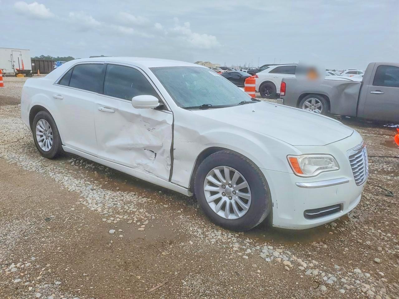 2014 Chrysler 300 White vin: 2C3CCAAG8EH190062