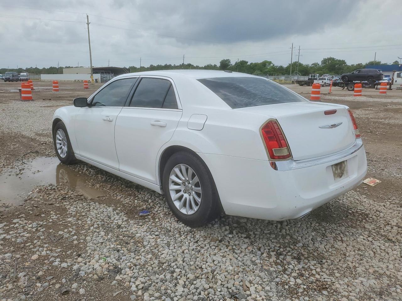 2014 Chrysler 300 White vin: 2C3CCAAG8EH190062