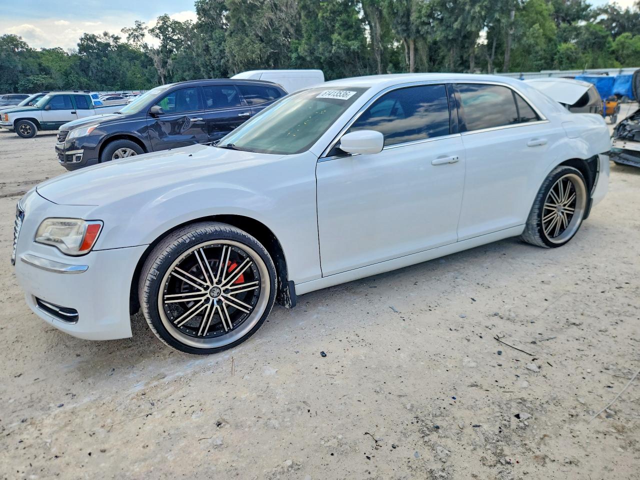 2014 Chrysler 300 White vin: 2C3CCAAG8EH228356
