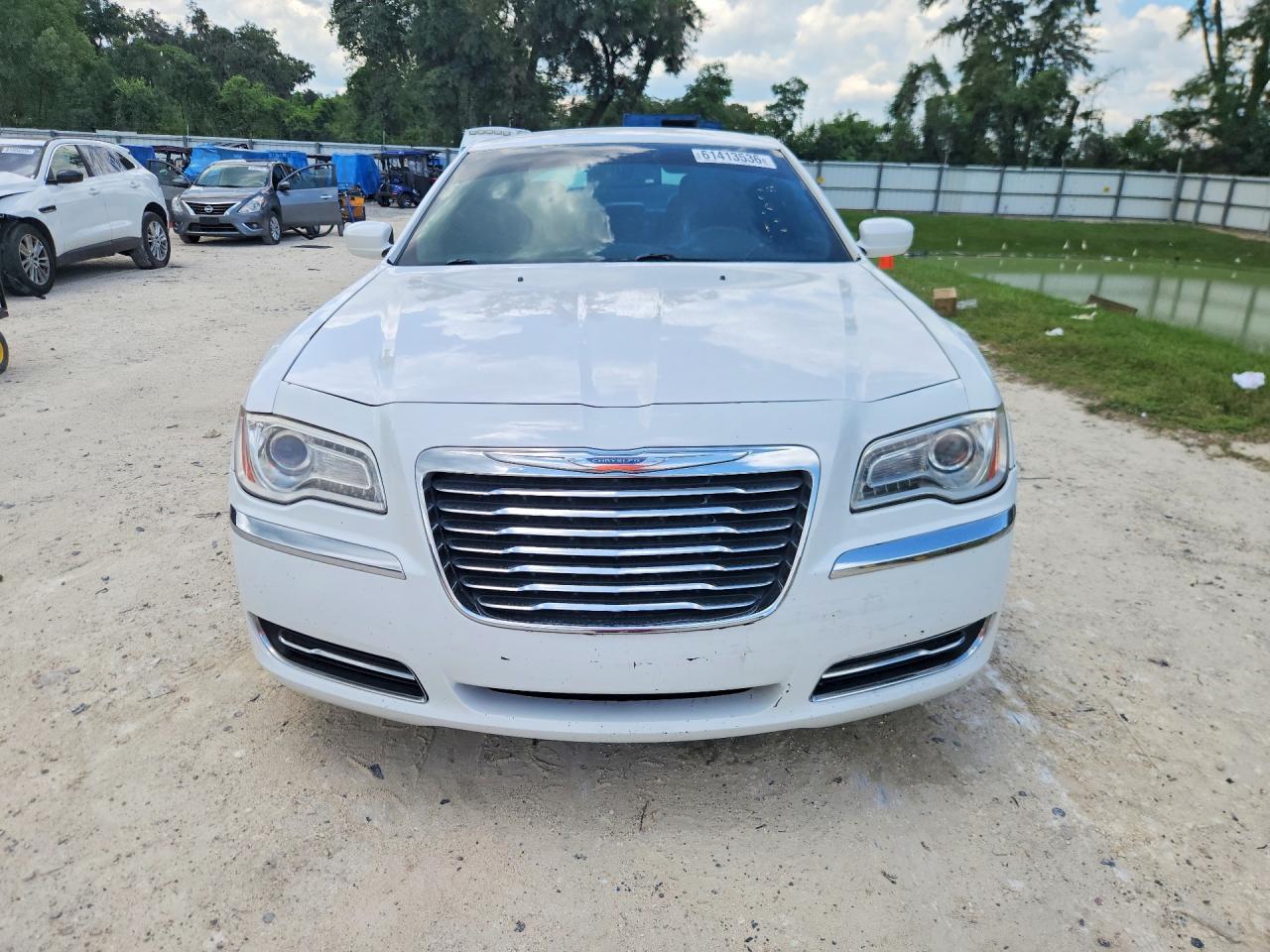 2014 Chrysler 300 White vin: 2C3CCAAG8EH228356