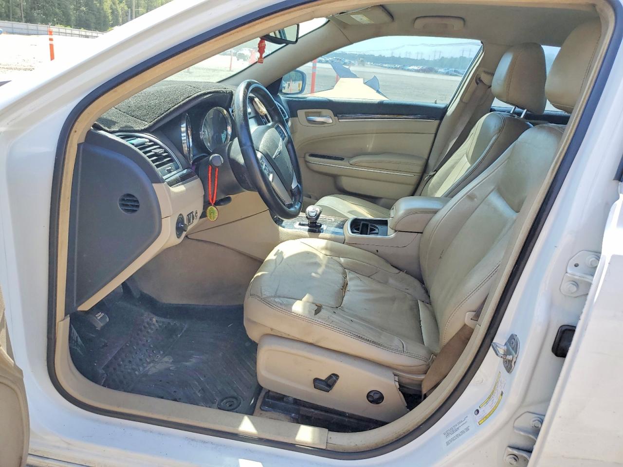 2014 Chrysler 300 White vin: 2C3CCAAG8EH244508