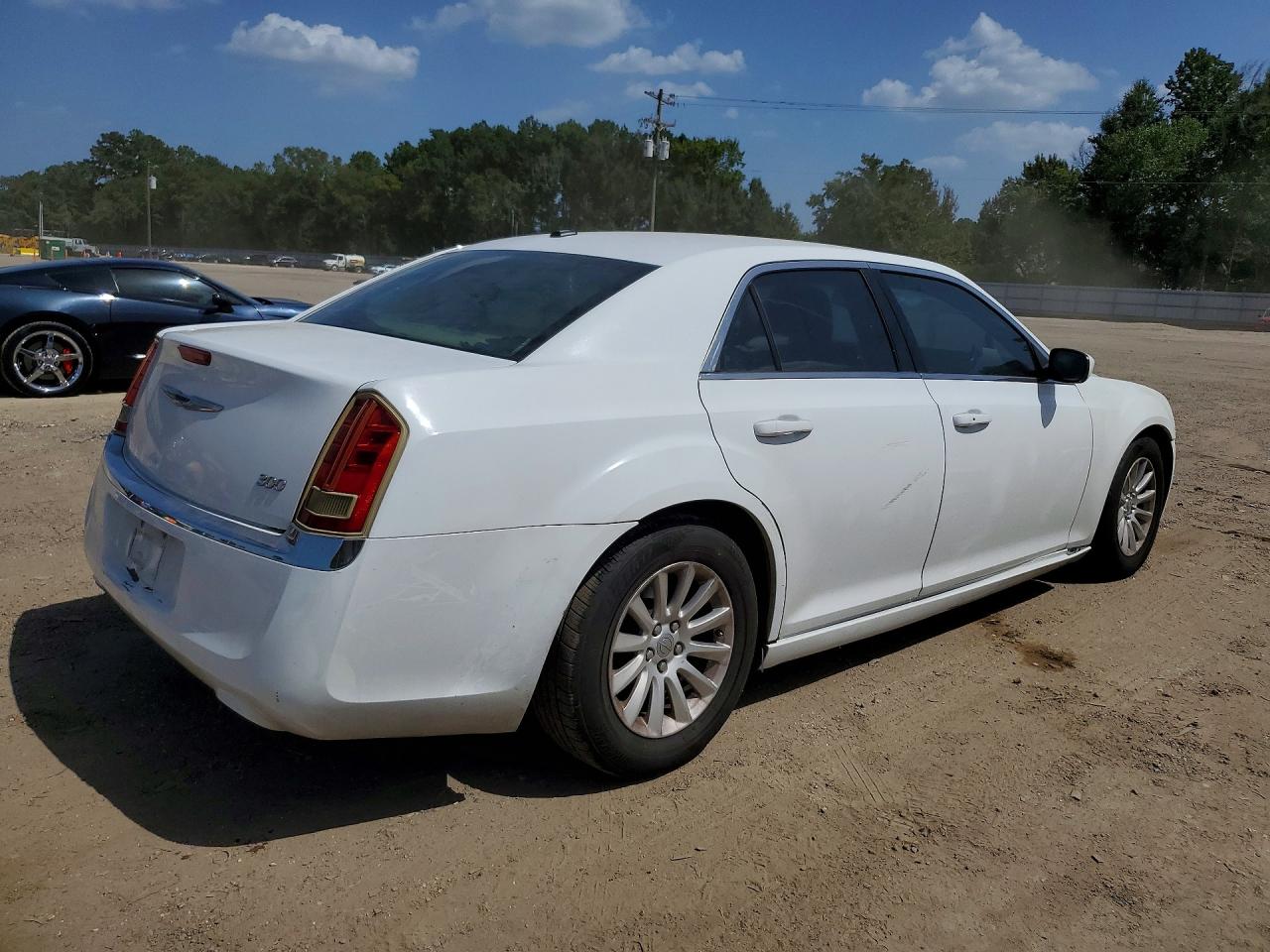 2014 Chrysler 300 White vin: 2C3CCAAG8EH244508