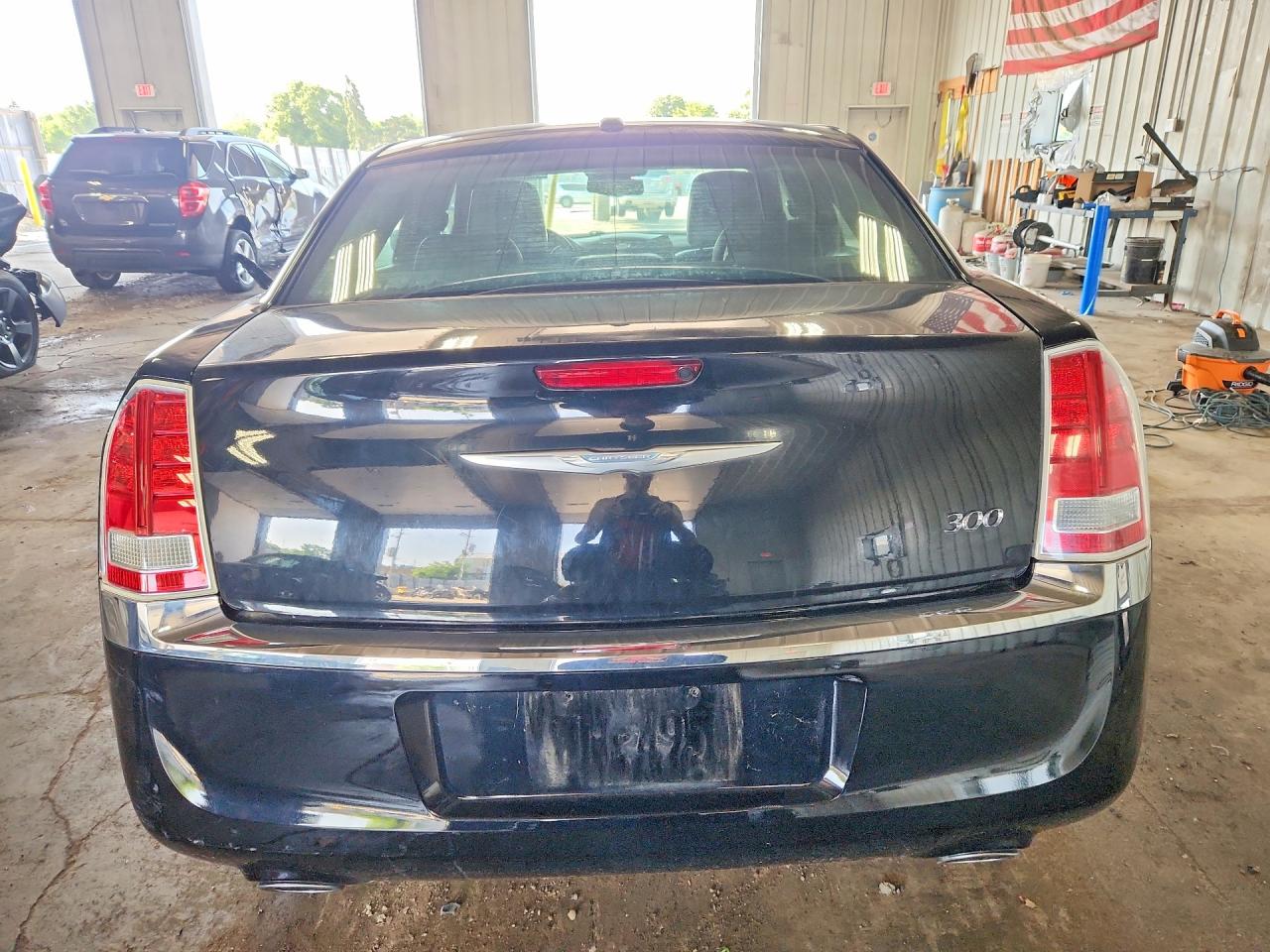 2014 Chrysler 300 Black vin: 2C3CCAAG8EH354734